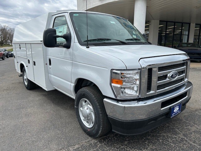 2025 Ford E-350 Base photo 2