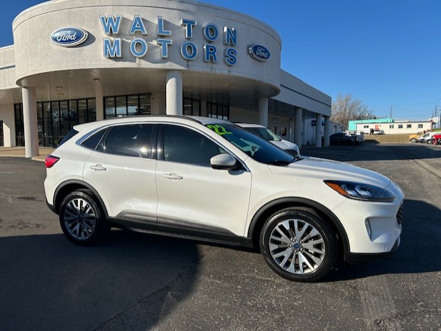 2022 Ford Escape Titanium's photo