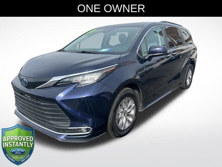 2022 Toyota Sienna XLE 7 Passenger Van Passenger Van