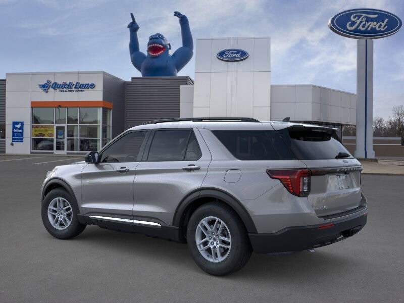 2025 Ford Explorer photo 3