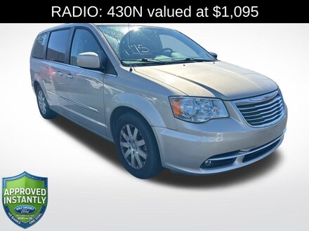 2016 Chrysler Town & Country Touring Van LWB Passenger Van