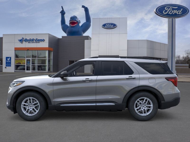 2025 Ford Explorer photo 2