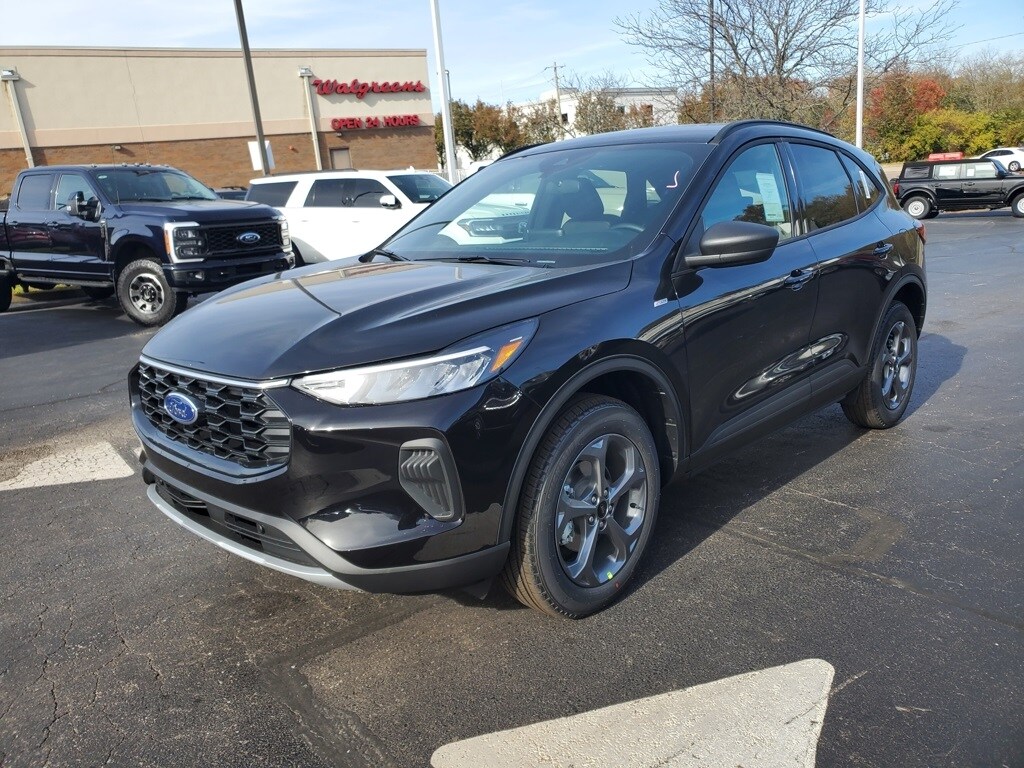 2026 Ford Escape ST-Line photo 2