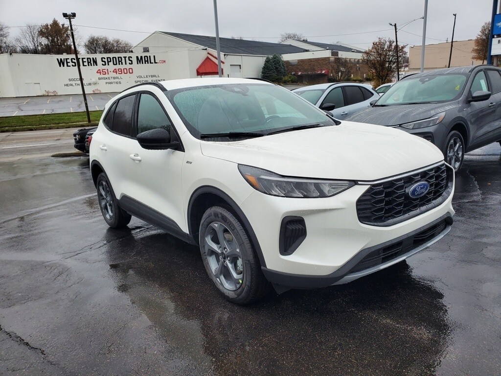 2026 Ford Escape ST-Line photo 4