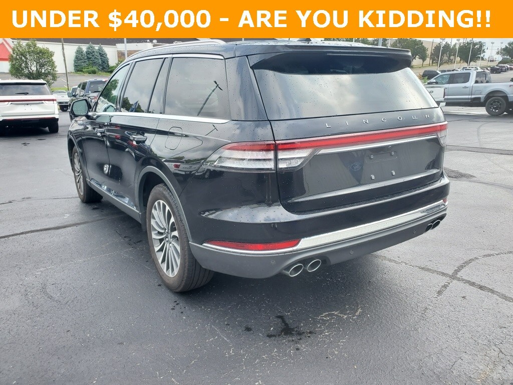 2023 Lincoln Aviator Standard photo 2