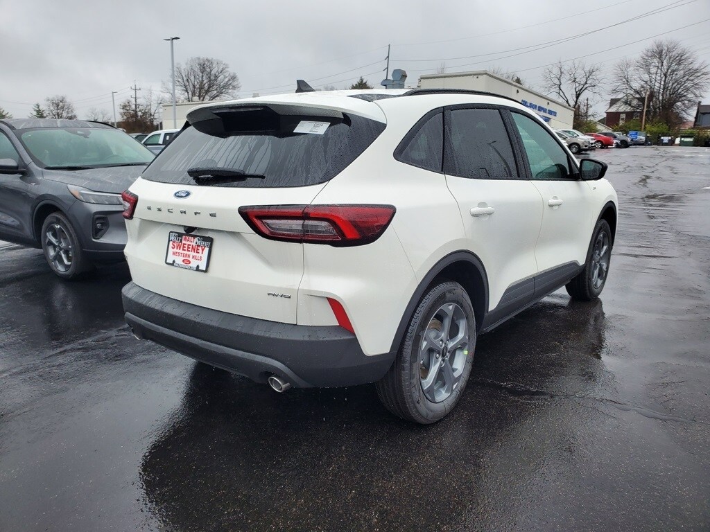 2026 Ford Escape ST-Line photo 3