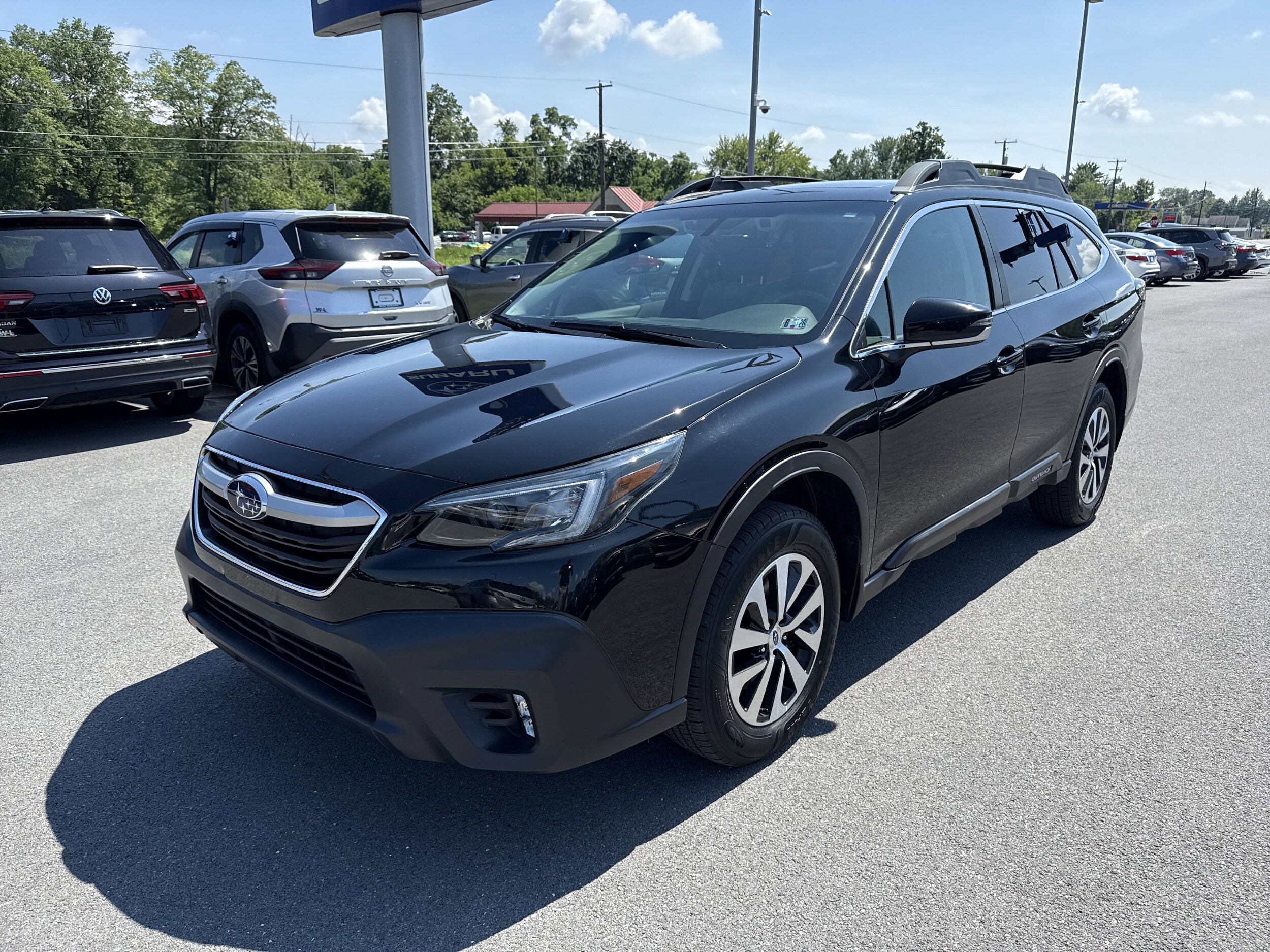 2020 Subaru Outback Premium photo 3