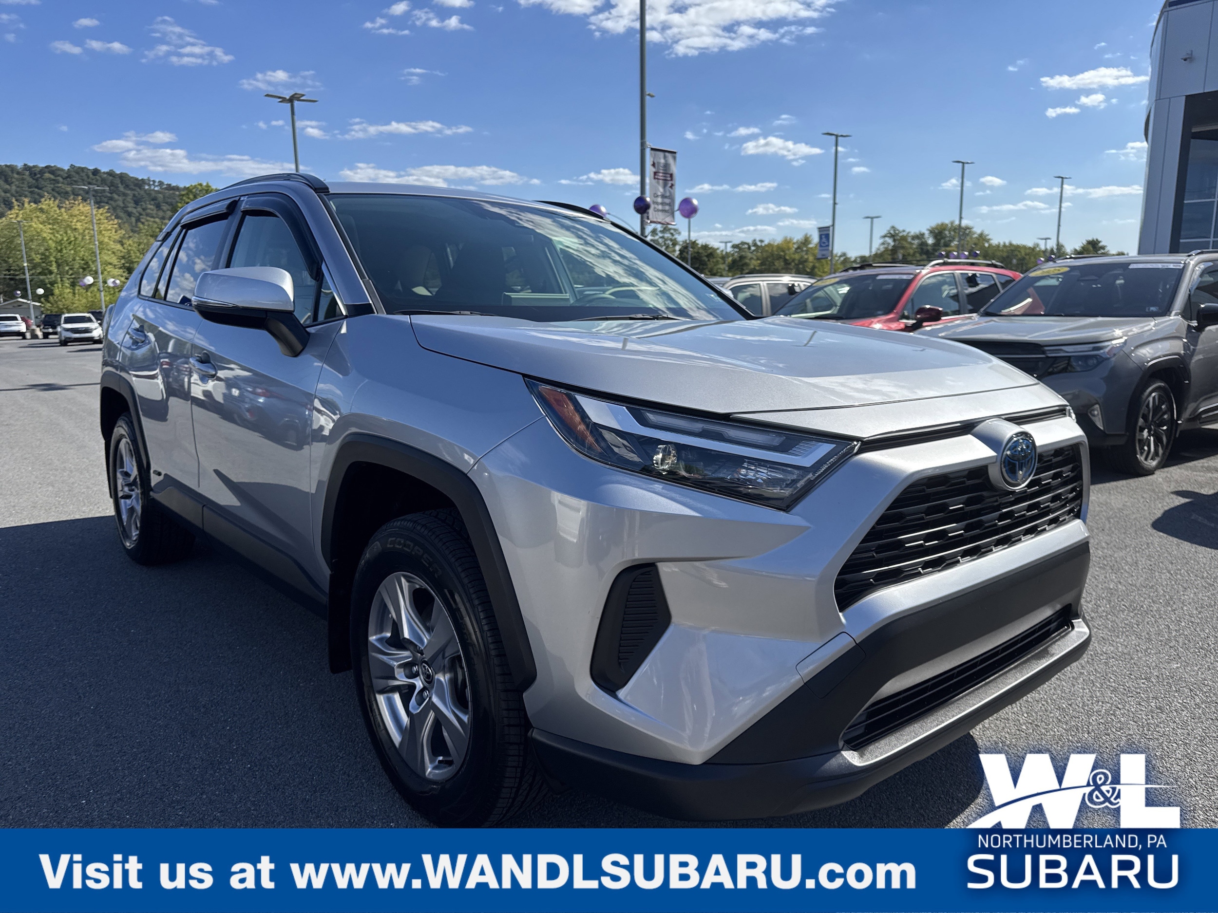 2023 Toyota RAV4 XLE's photo