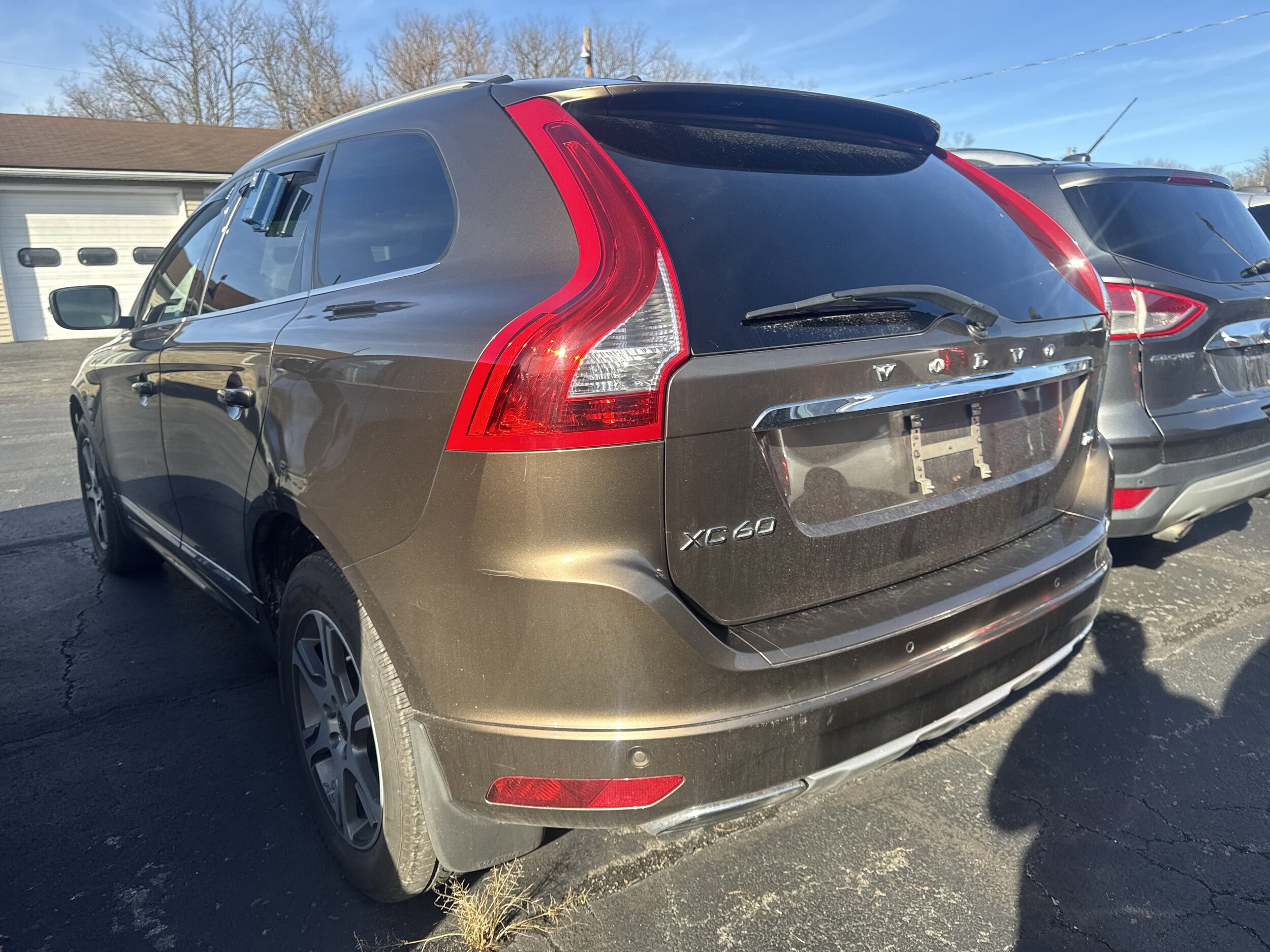 2015 Volvo XC60 T6 Drive-E Platinum photo 4