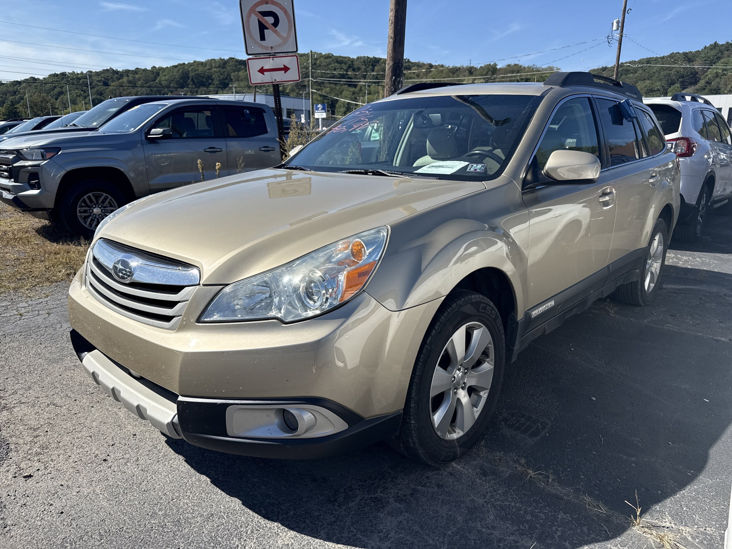 2010 Subaru Outback Limited photo 3