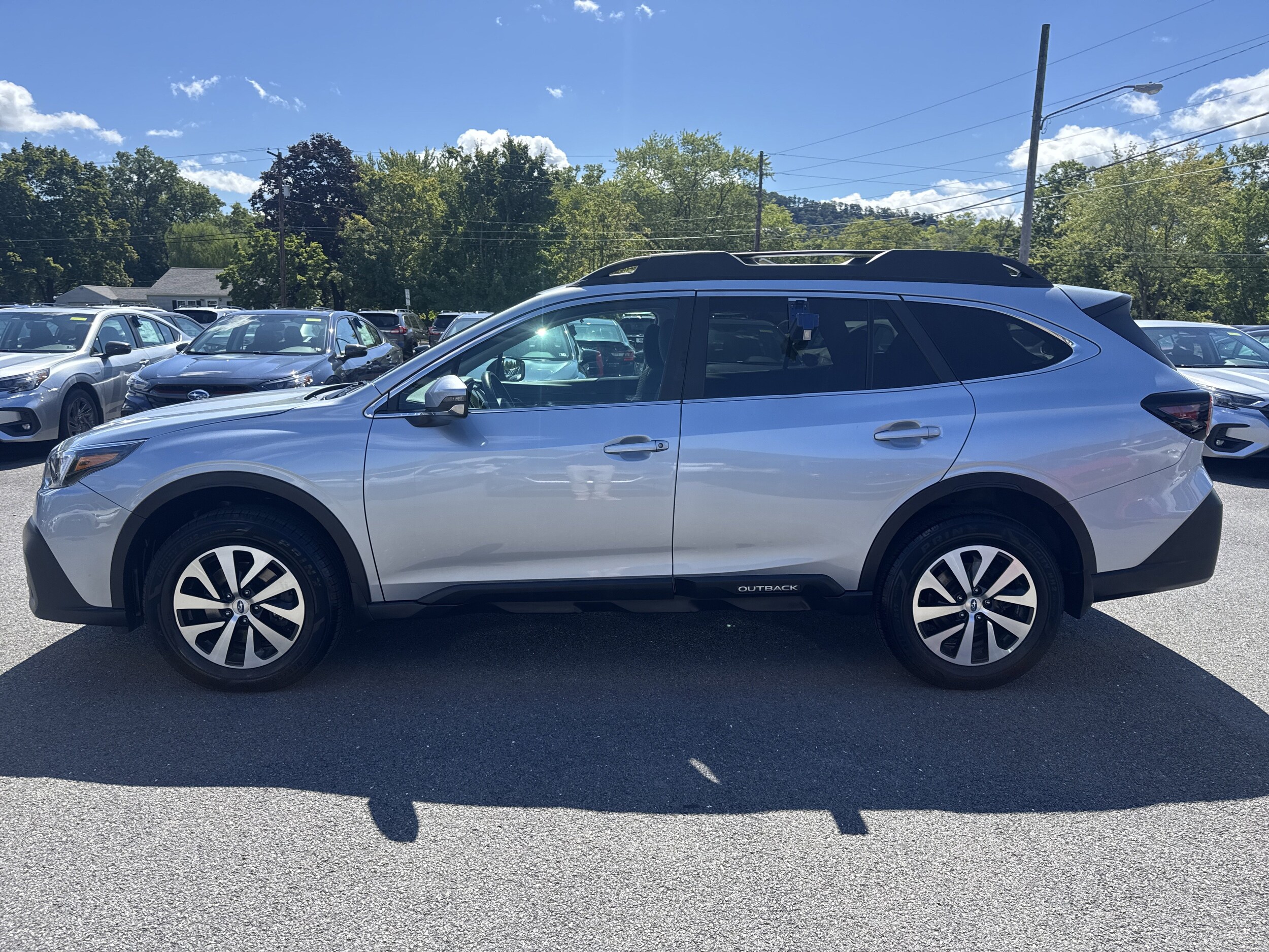 2022 Subaru Outback Premium photo 3