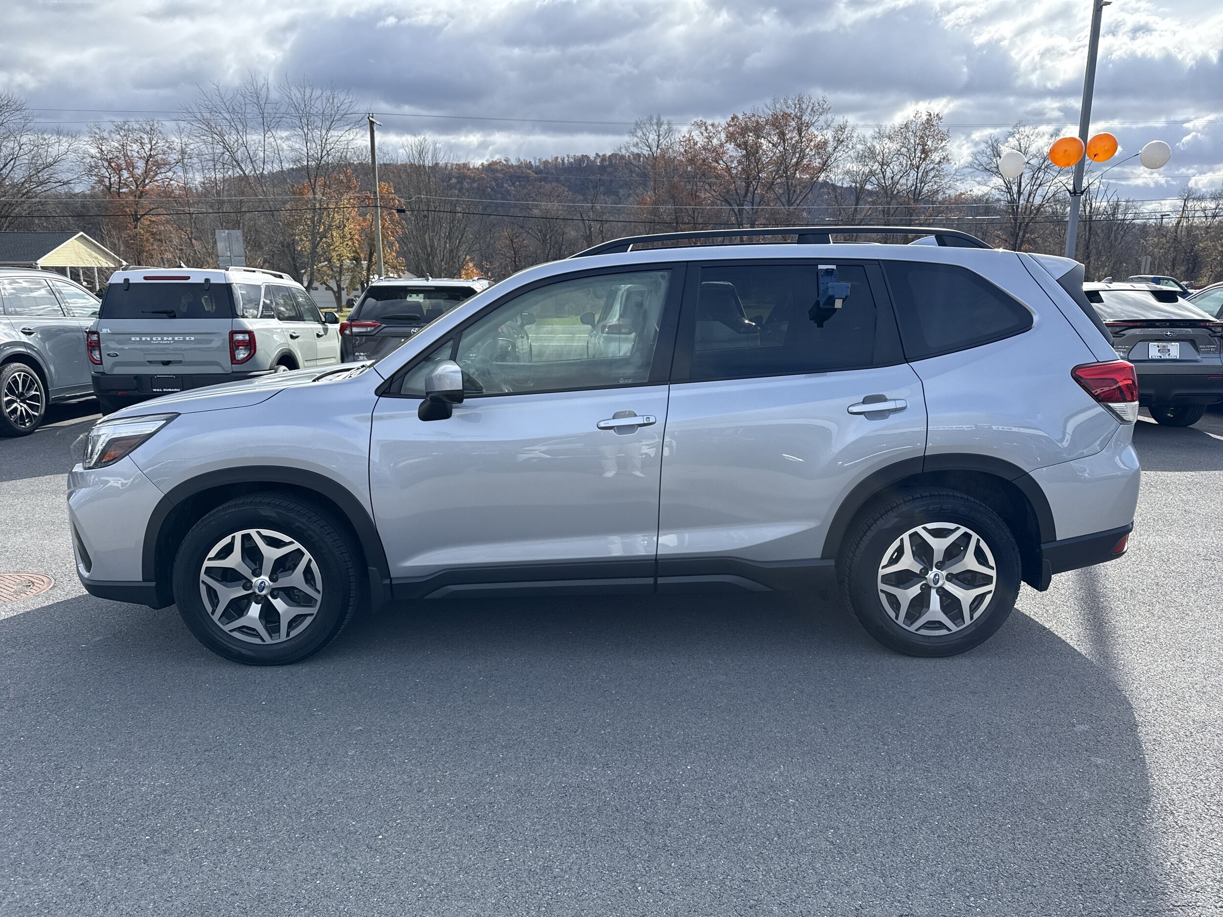 2020 Subaru Forester Premium photo 3