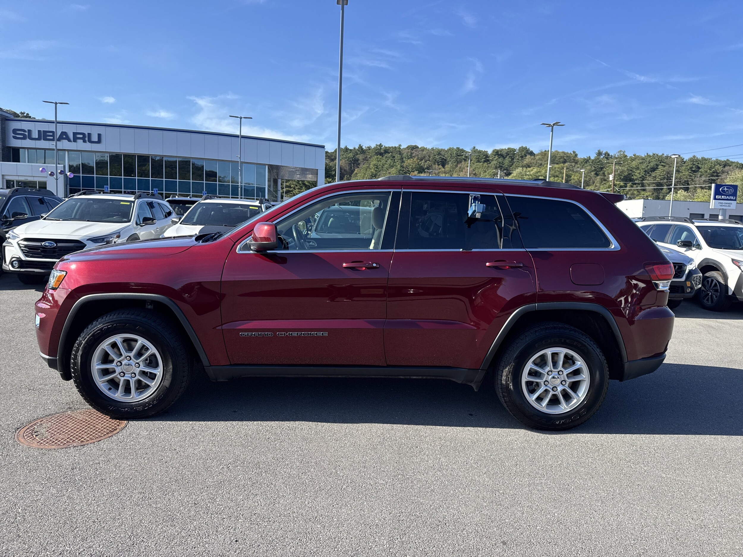 2020 Jeep Grand Cherokee Laredo E photo 3