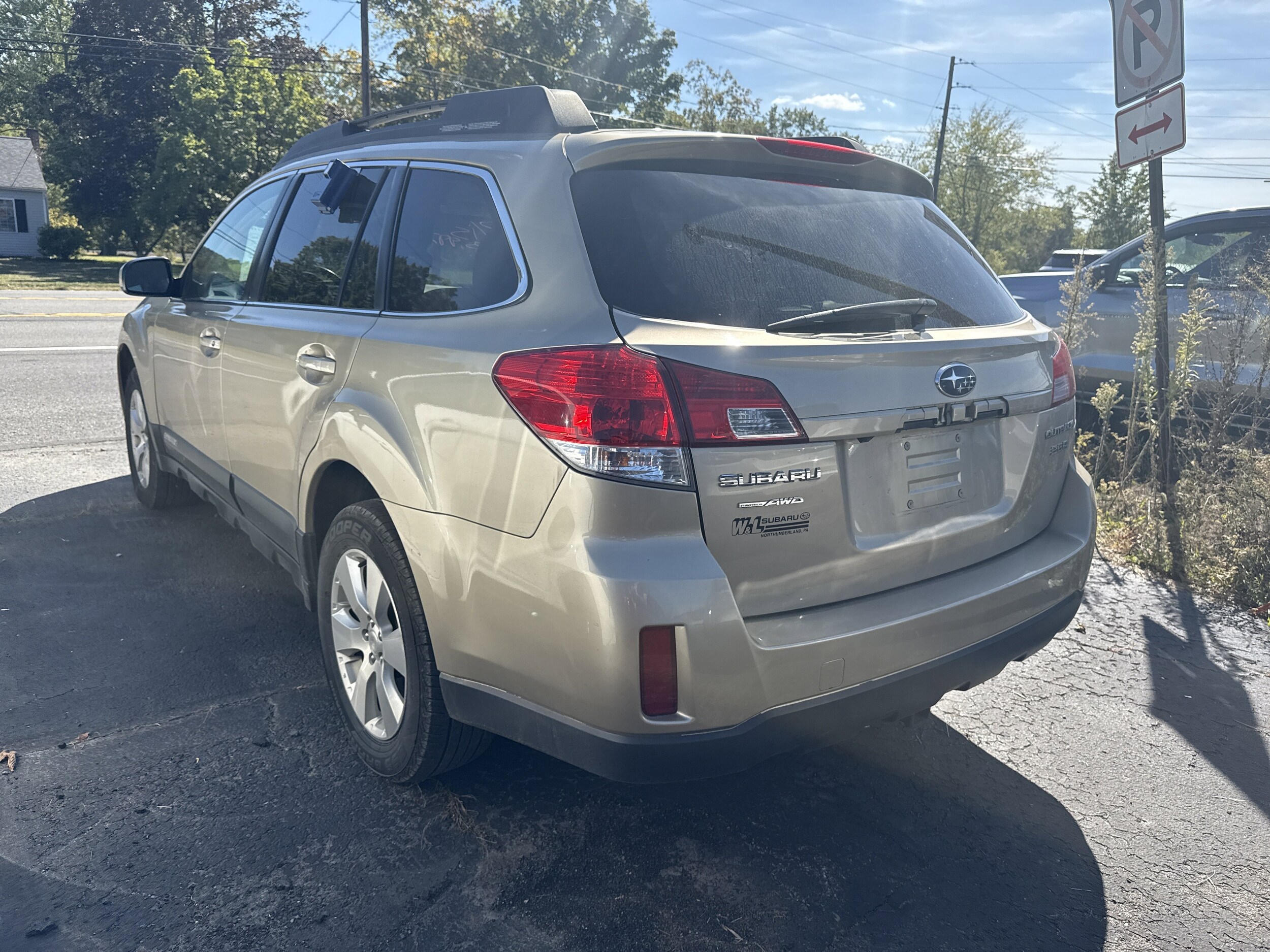 2010 Subaru Outback Limited photo 4