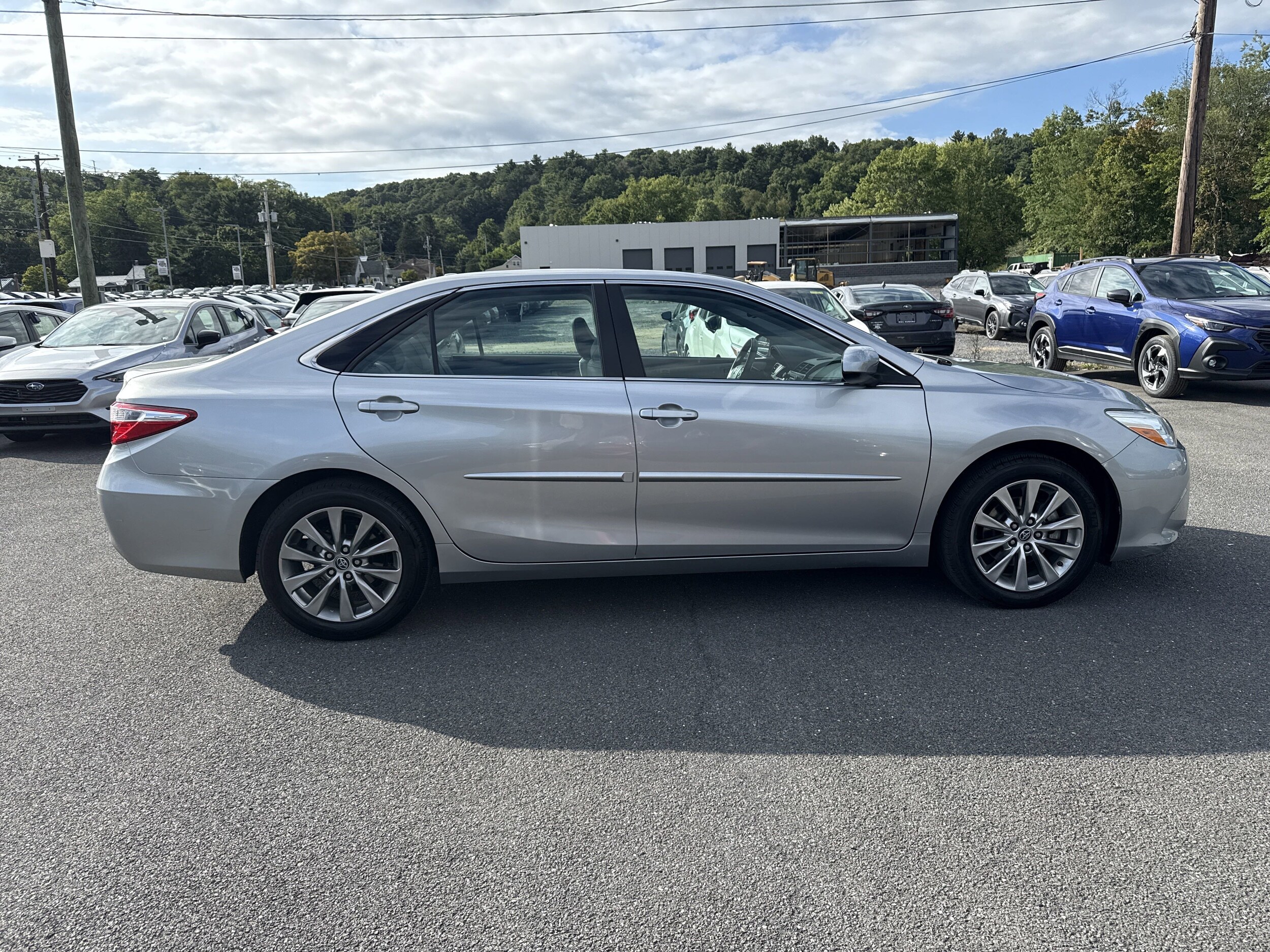 2016 Toyota Camry XLE photo 4