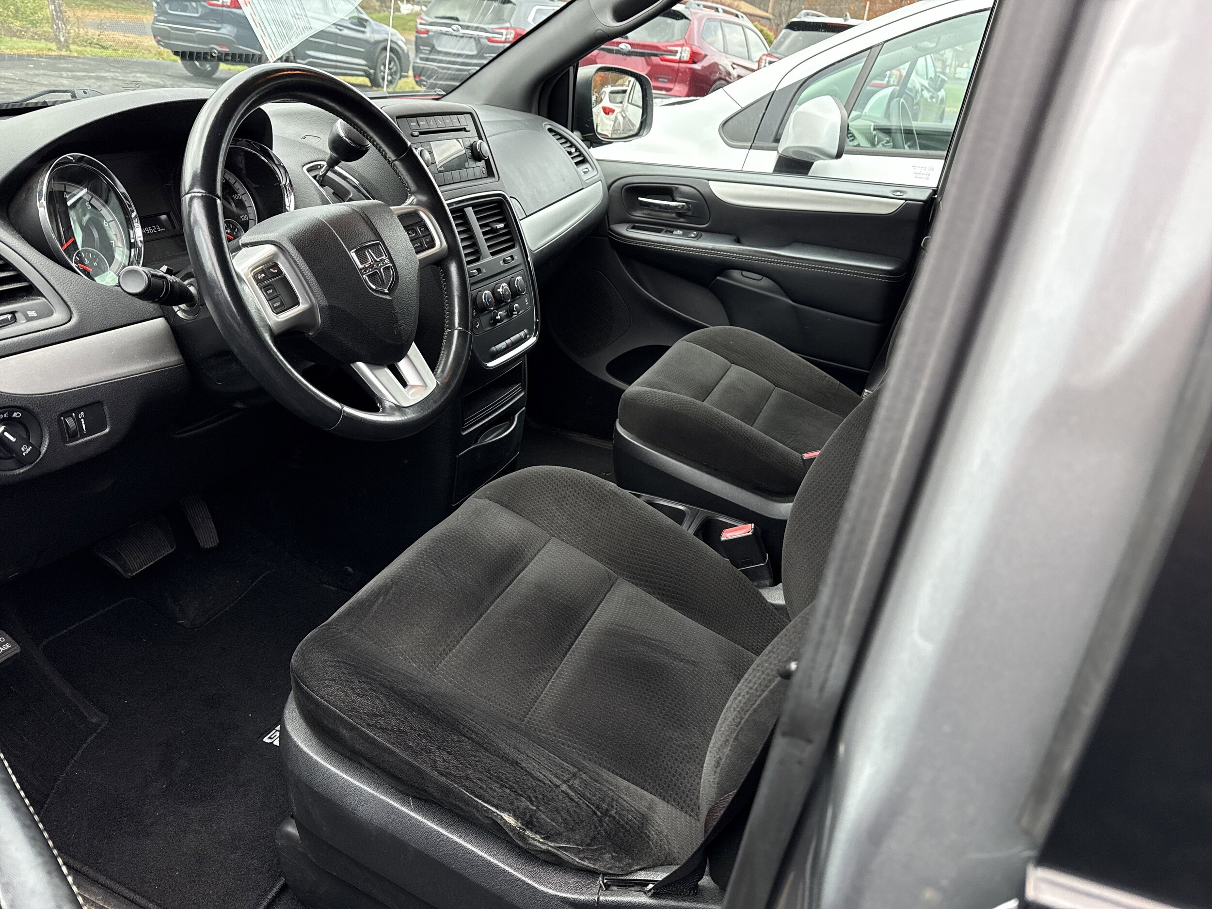 2015 Dodge Grand Caravan SE photo 3