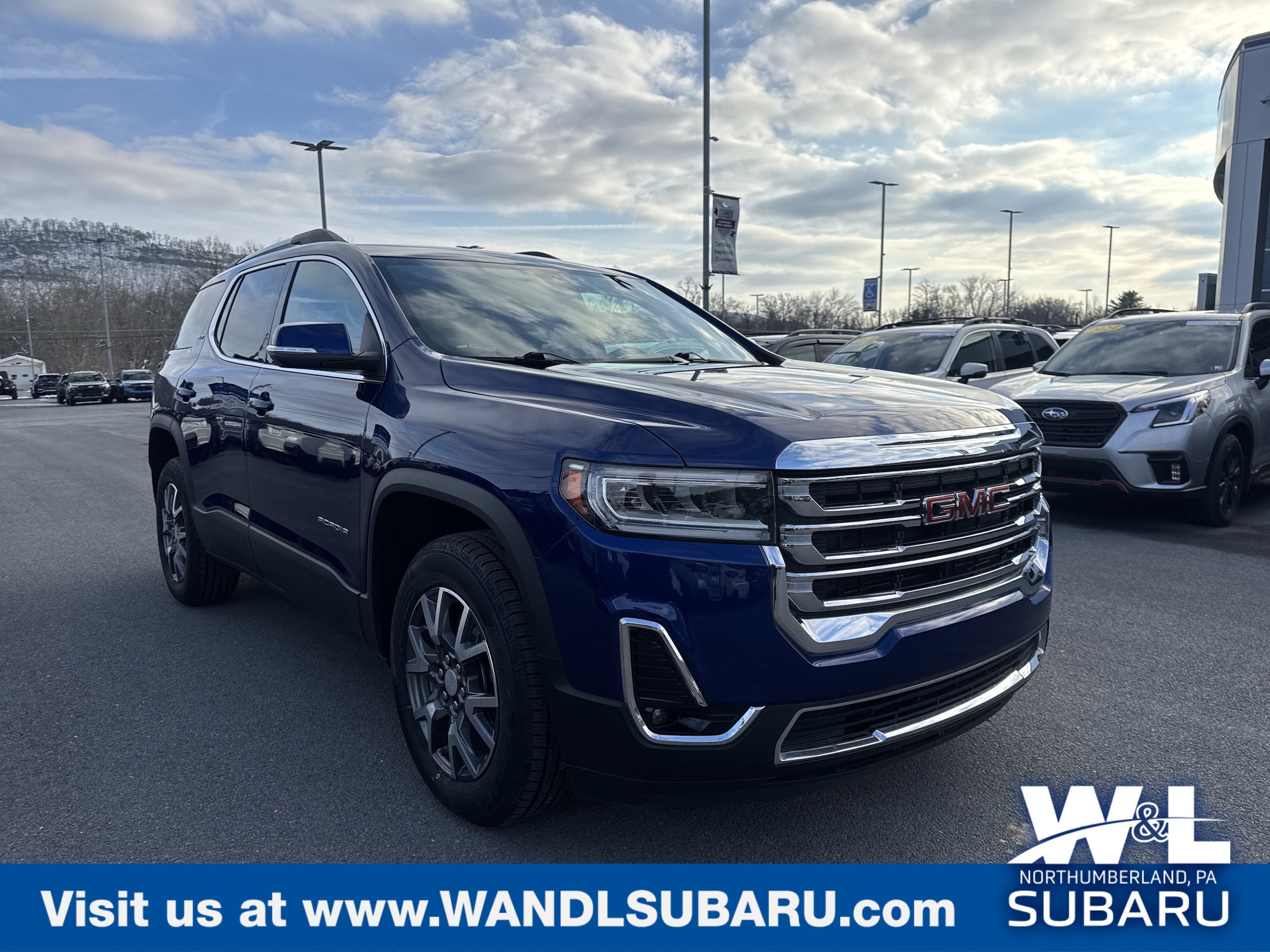 2023 GMC Acadia SLT's photo