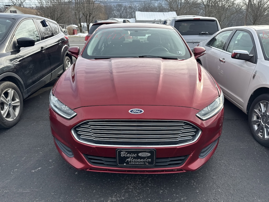 Used 2016 Ford Fusion SE Sedan