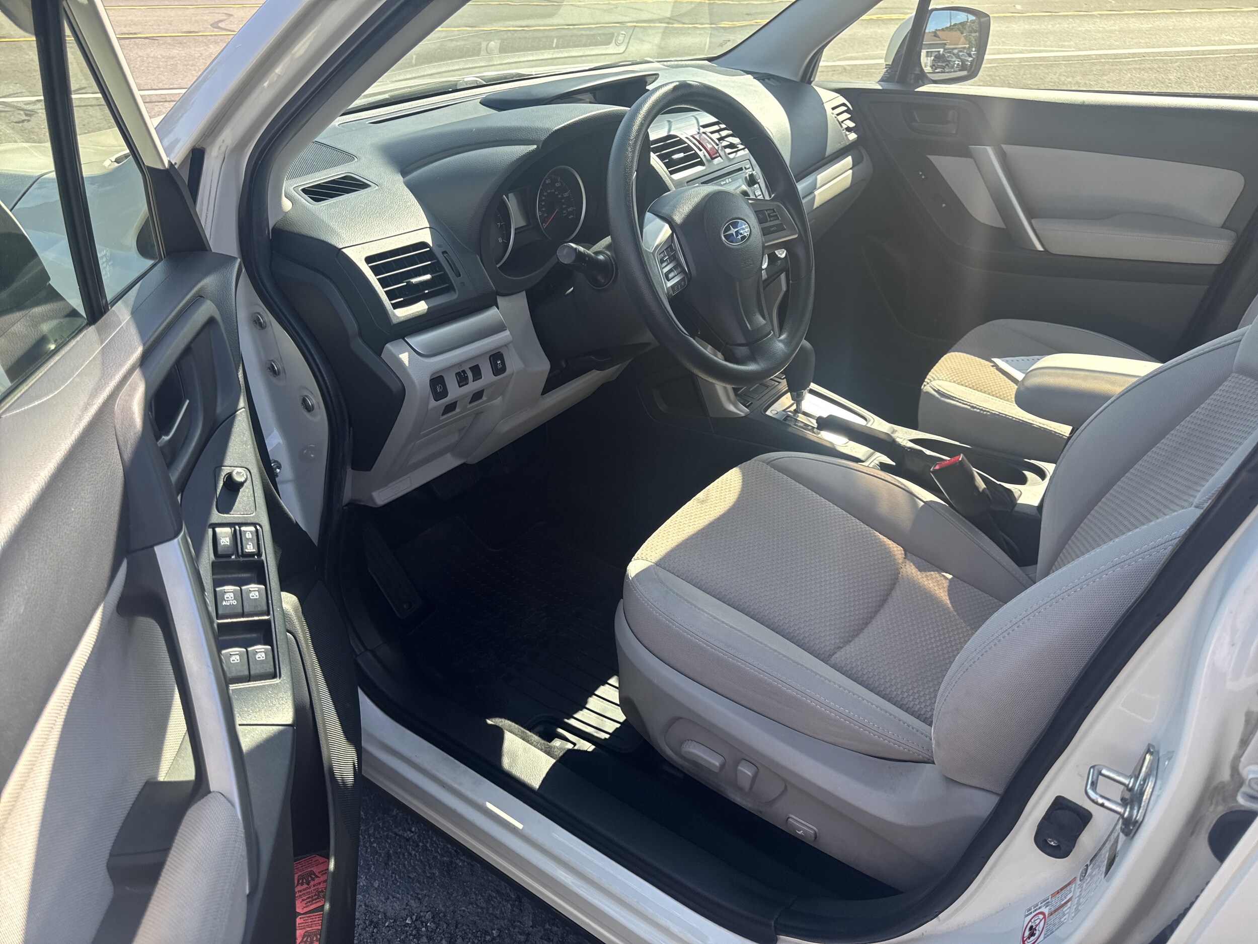 2015 Subaru Forester 2.5i Premium photo 2