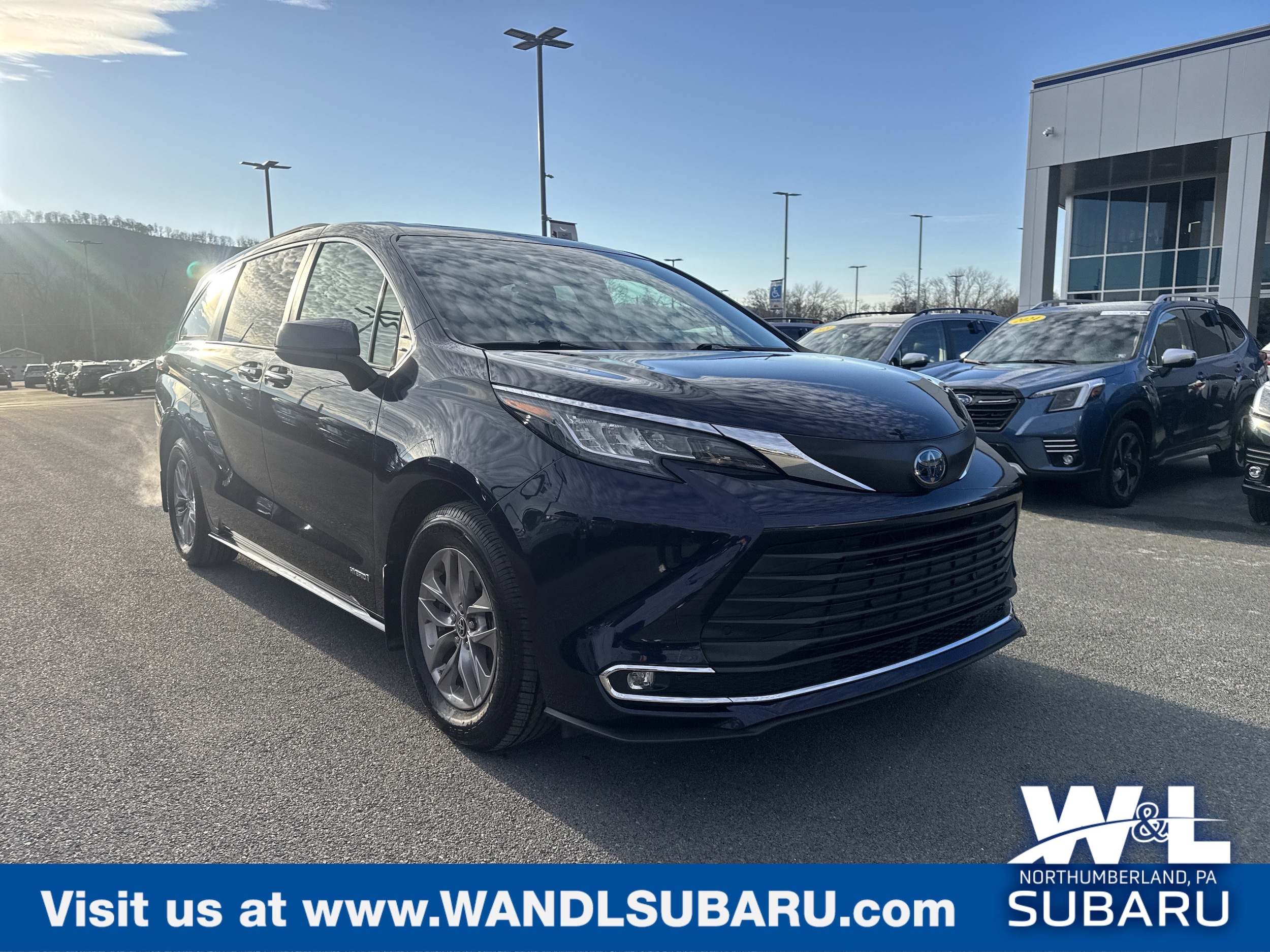 2021 Toyota Sienna XLE's photo