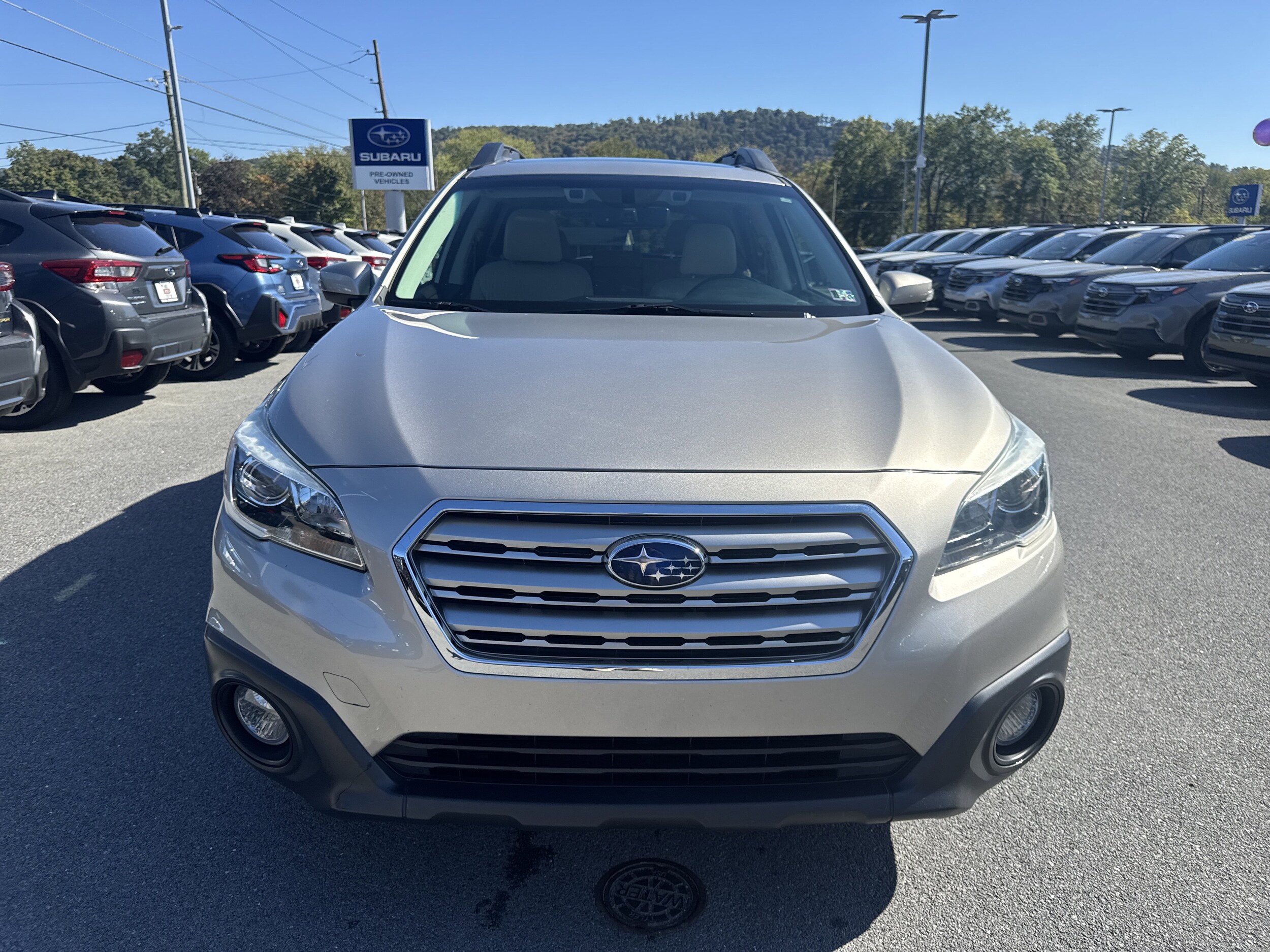 2017 Subaru Outback Premium photo 2