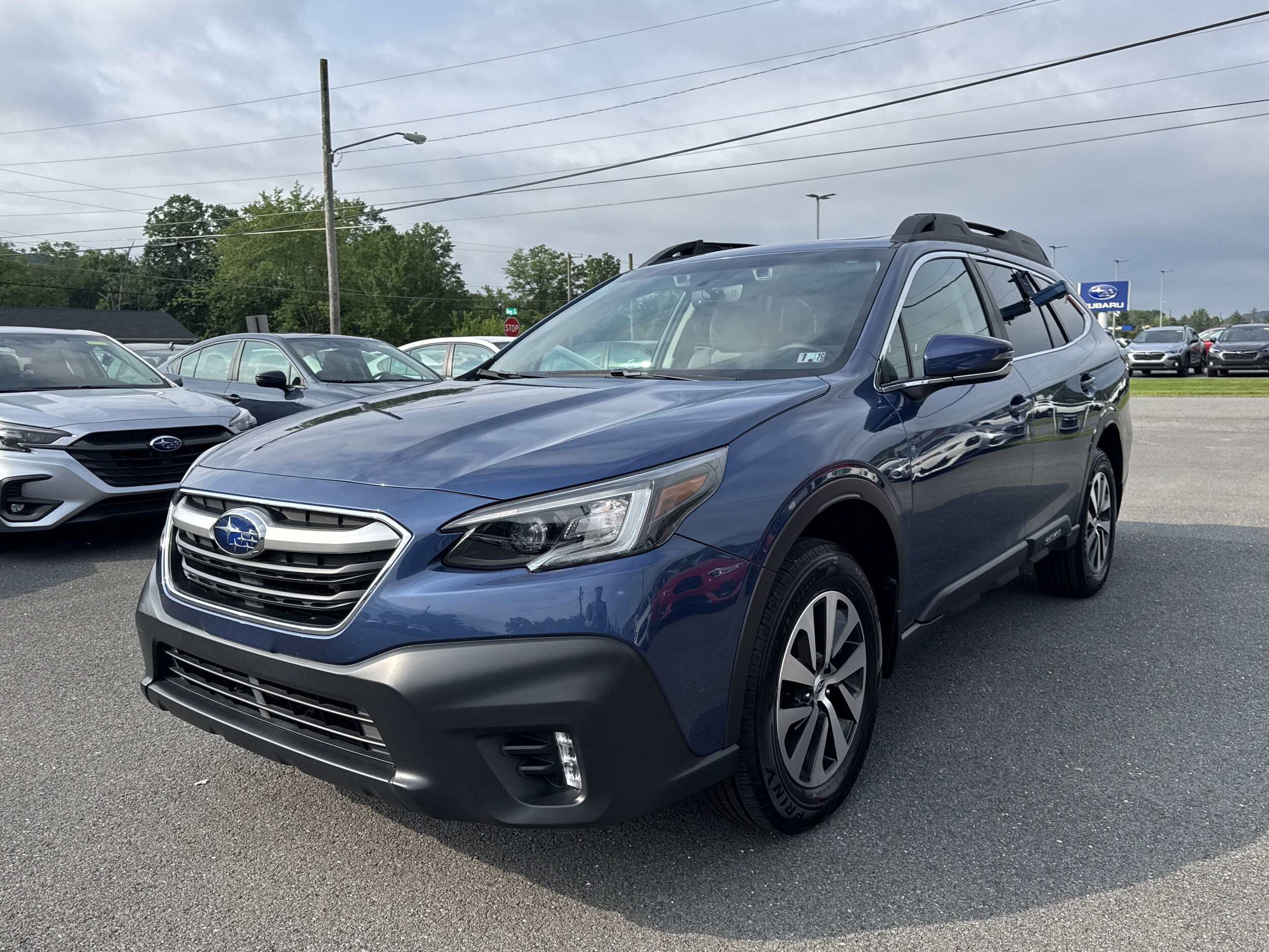 2022 Subaru Outback Premium photo 3