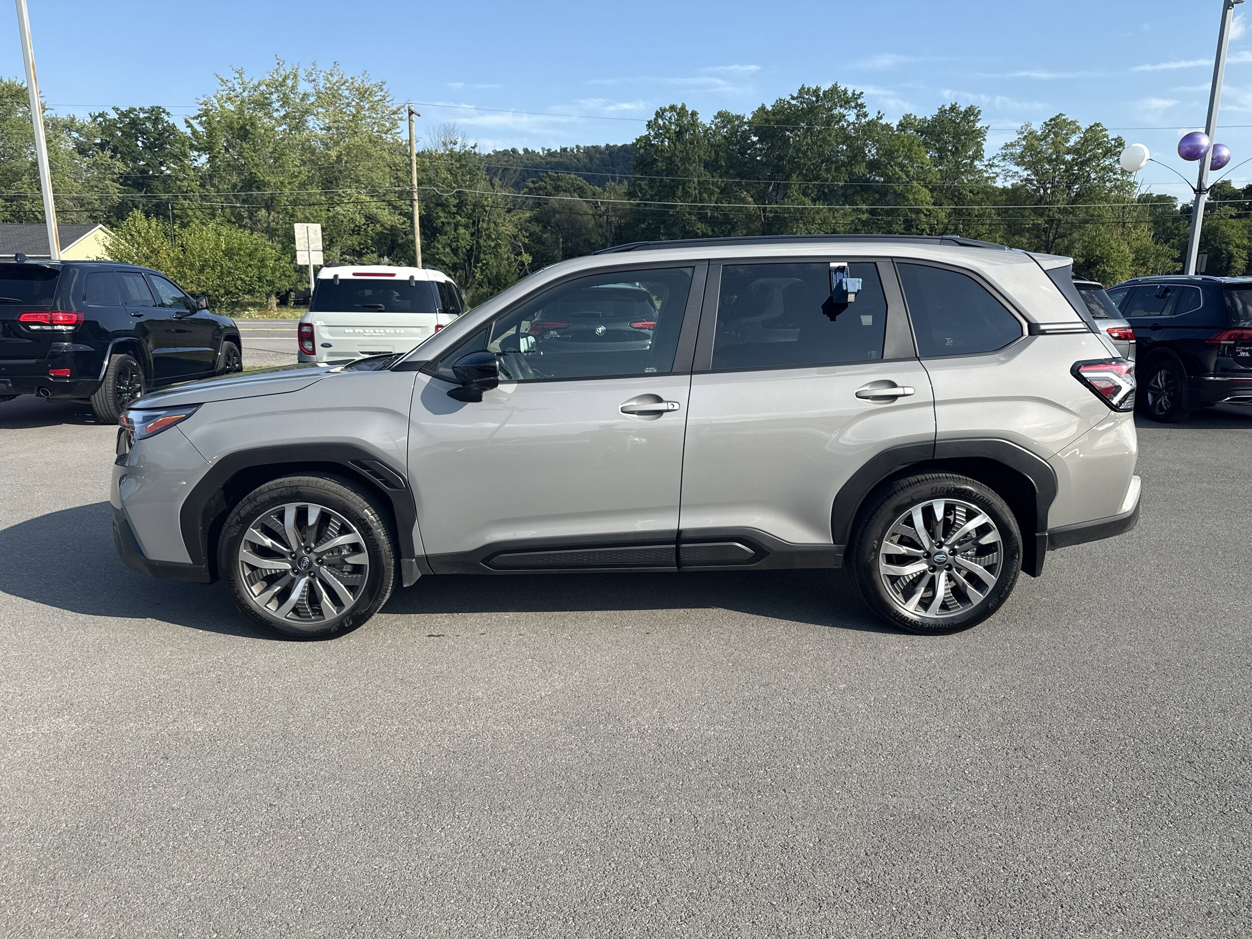 2025 Subaru Forester Touring photo 4