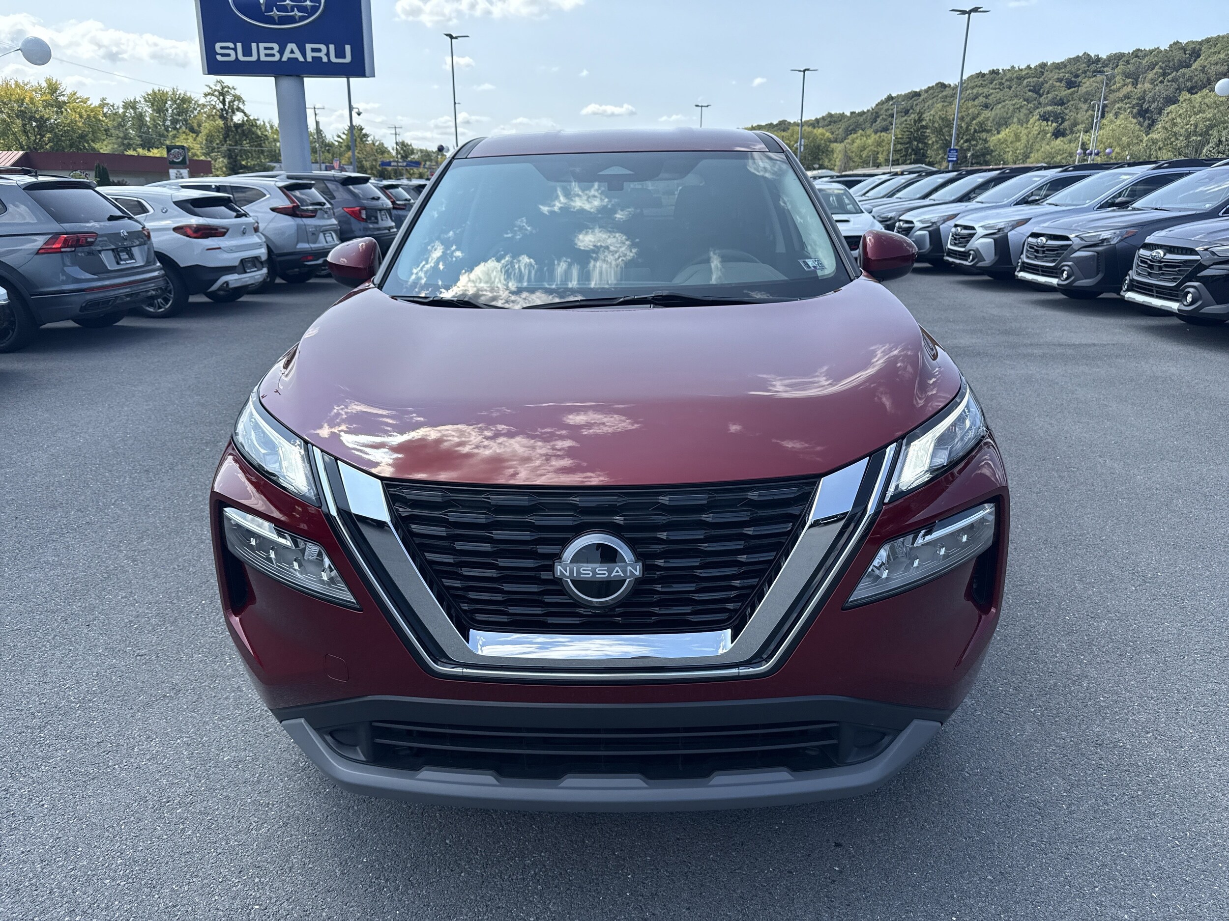 2023 Nissan Rogue SV photo 2