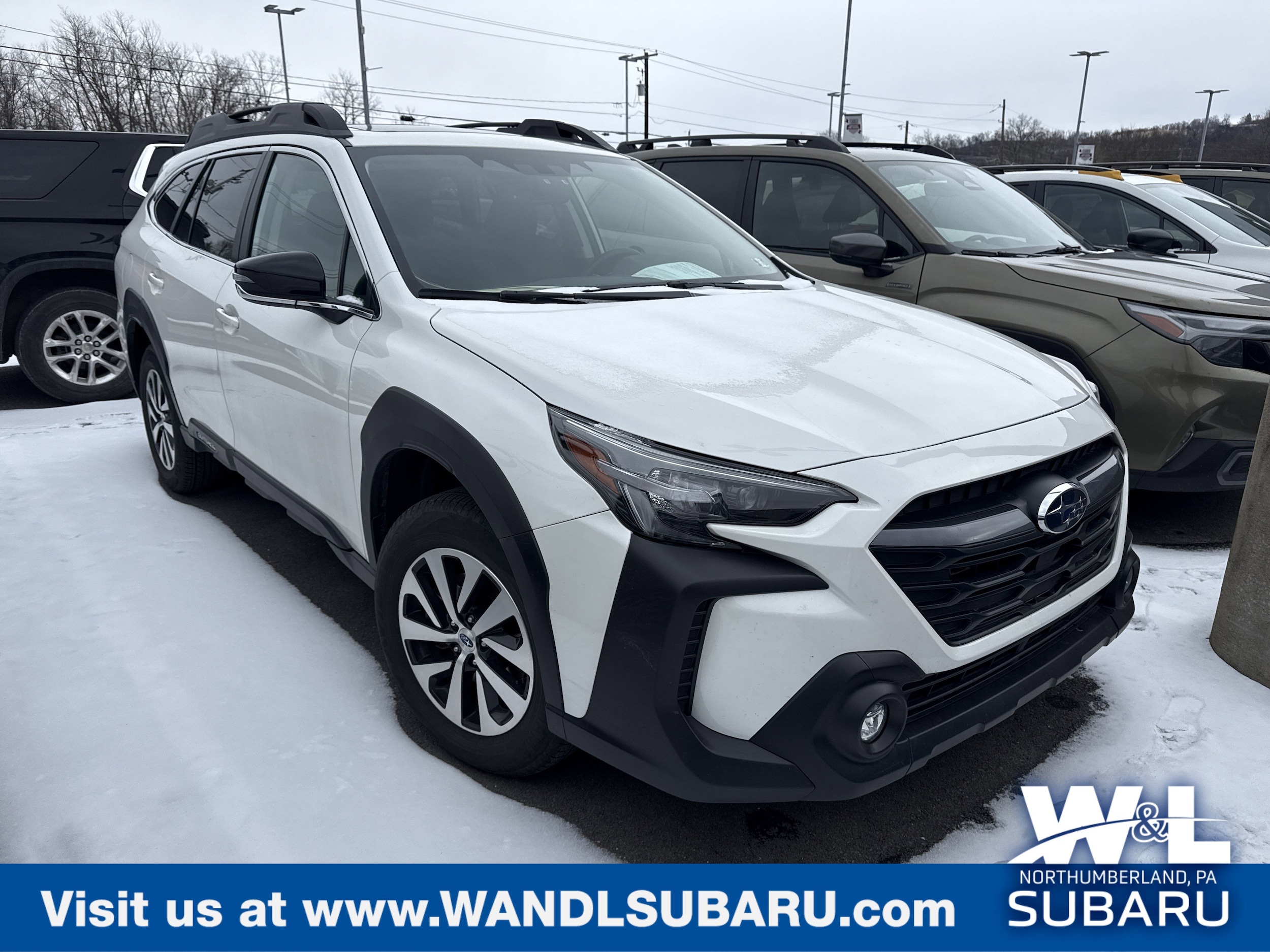 2025 Subaru Outback Premium's photo