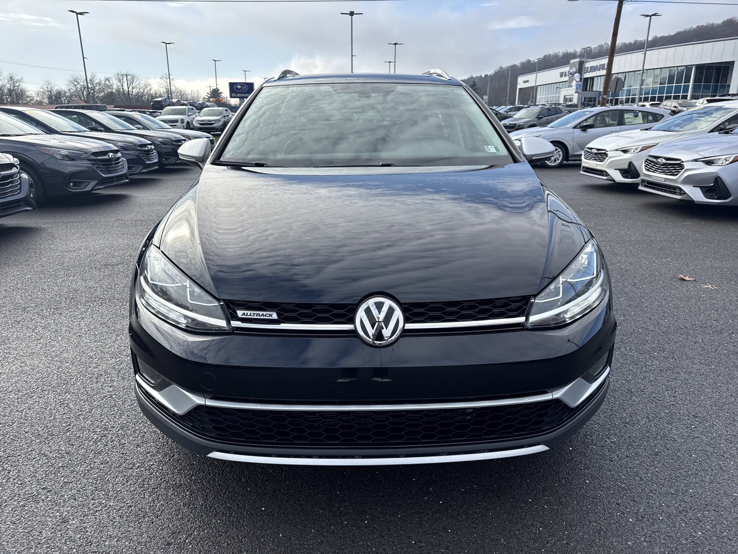 2019 Volkswagen Golf Alltrack SE photo 2