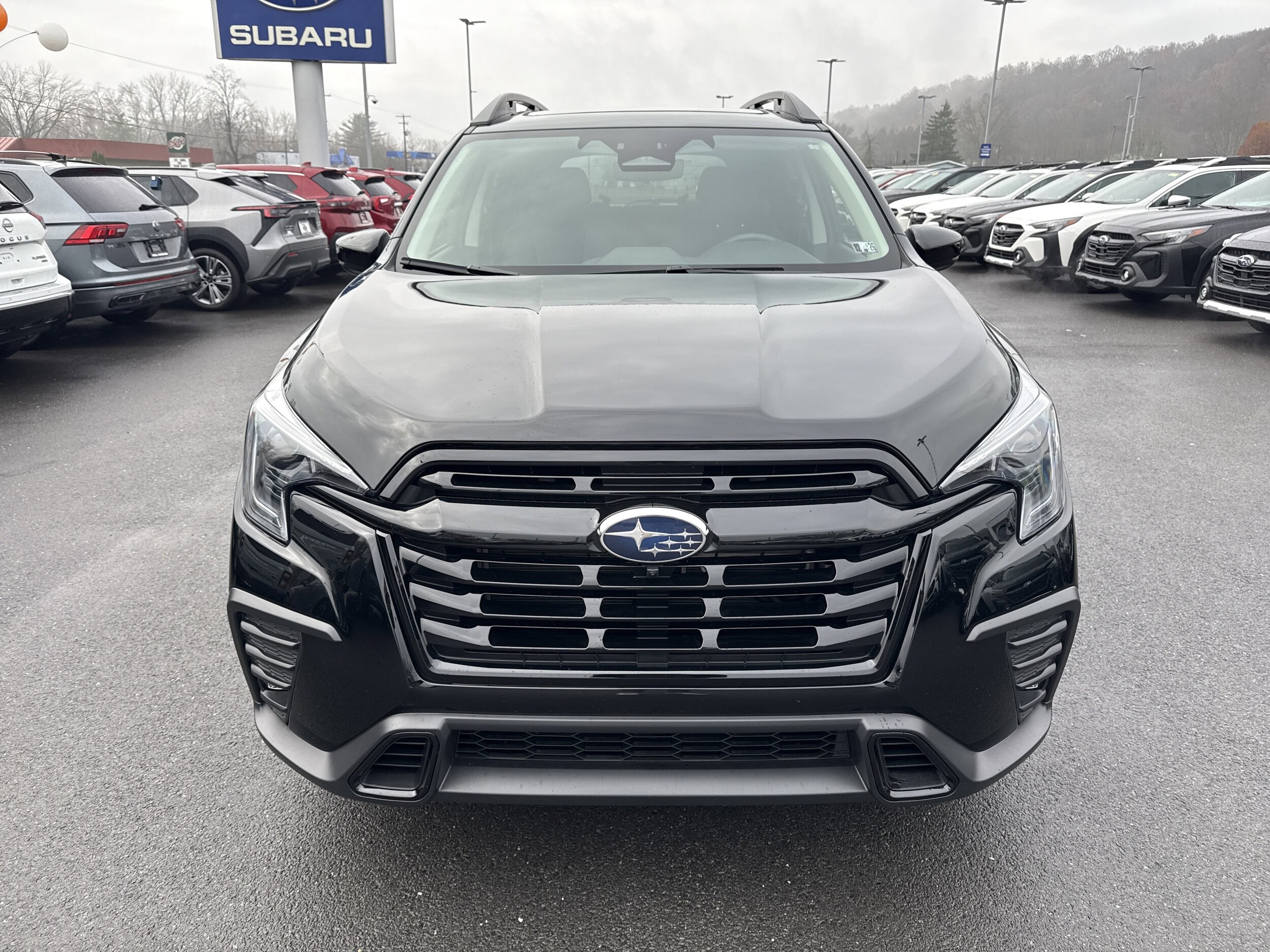 2025 Subaru Ascent Onyx Edition Touring photo 2