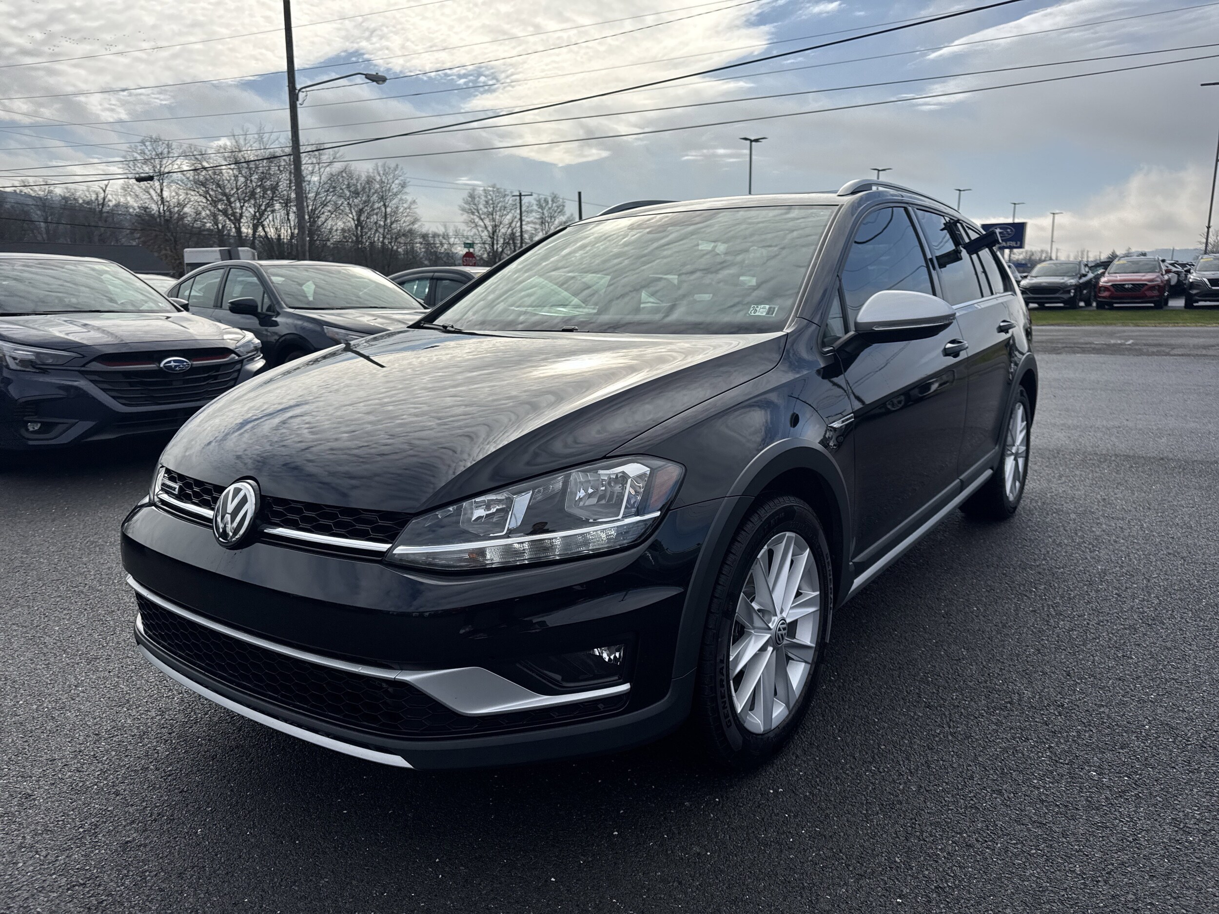 2019 Volkswagen Golf Alltrack SE photo 3