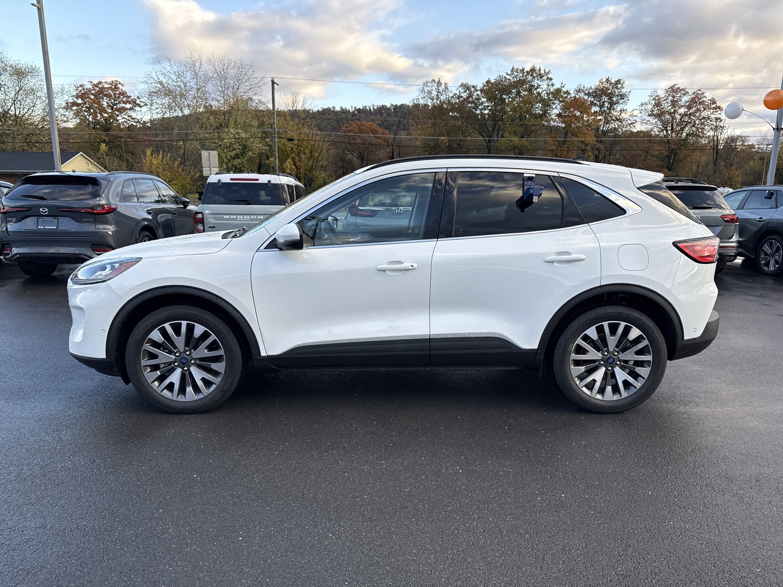 2020 Ford Escape Titanium photo 4