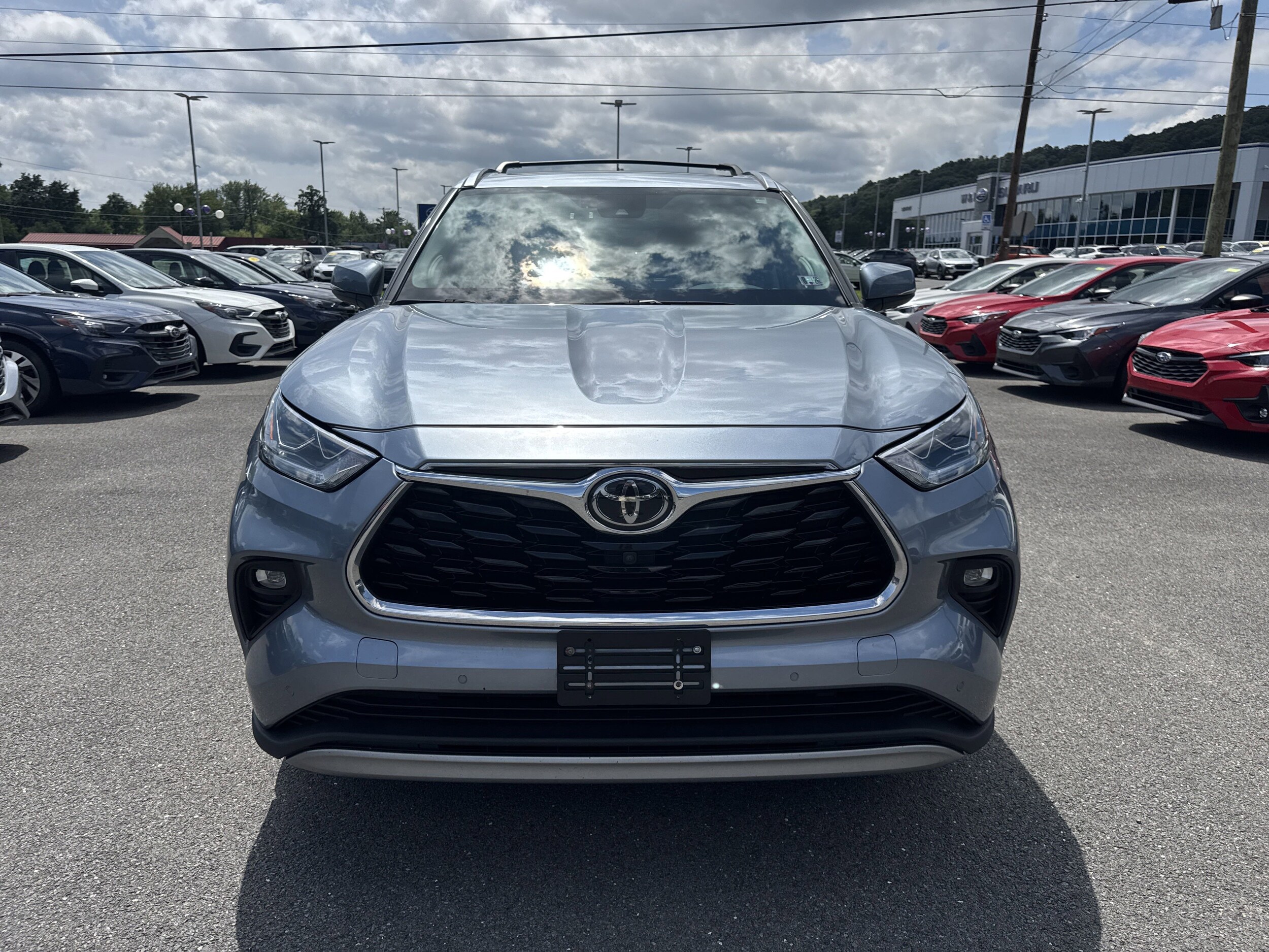 2021 Toyota Highlander Platinum photo 2