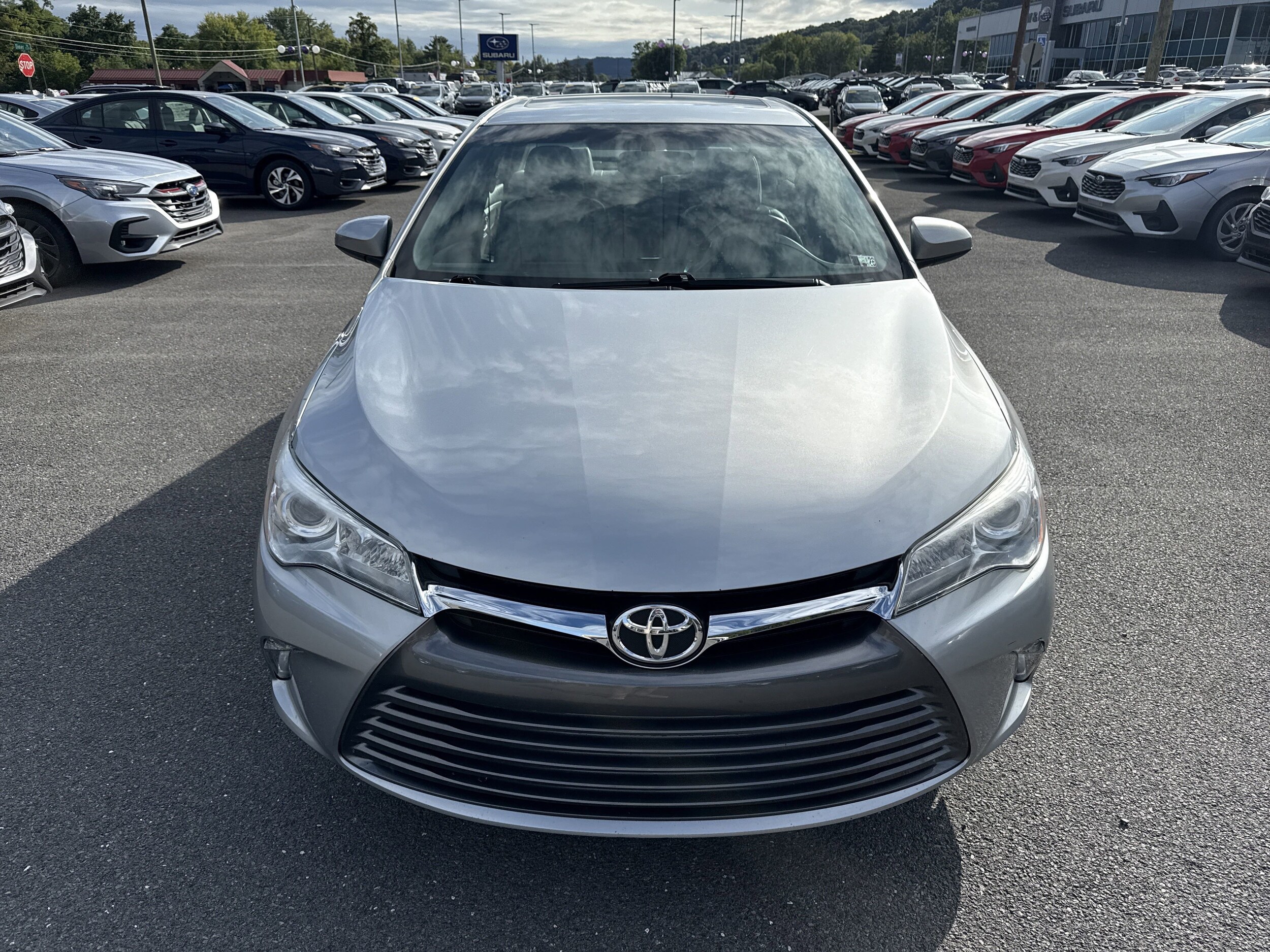 2016 Toyota Camry XLE photo 2