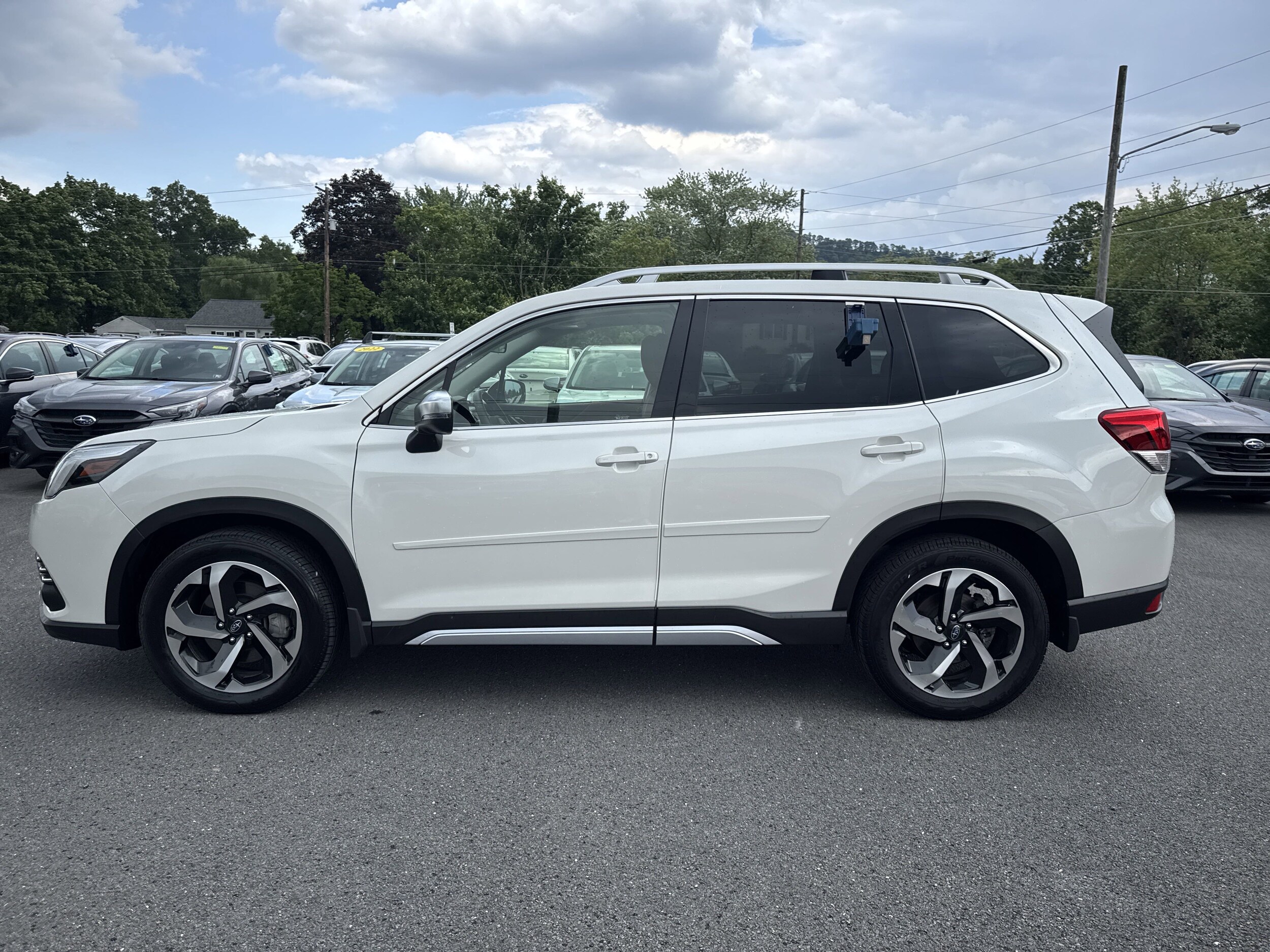 2022 Subaru Forester Touring photo 3