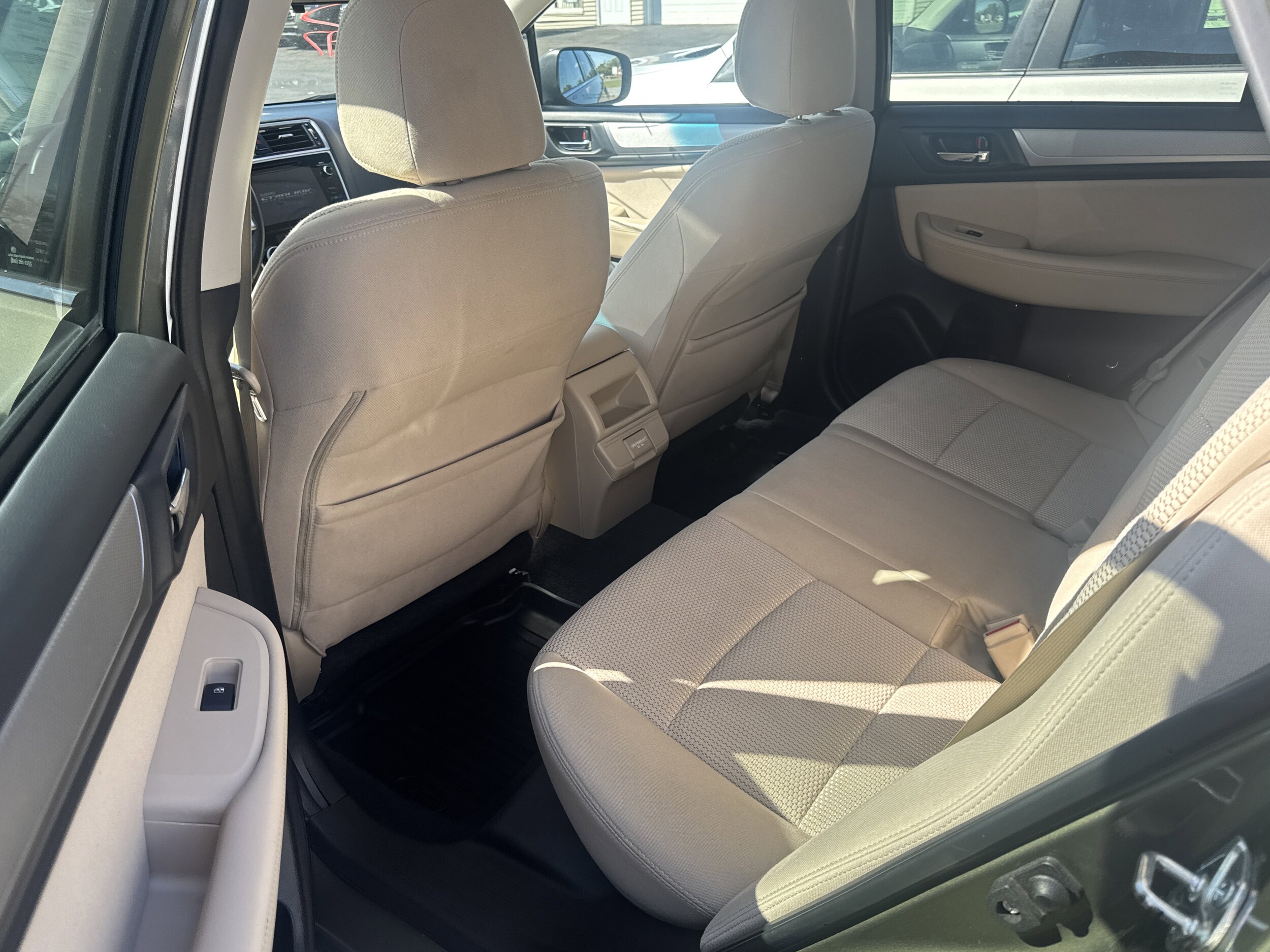 2018 Subaru Outback Premium photo 4