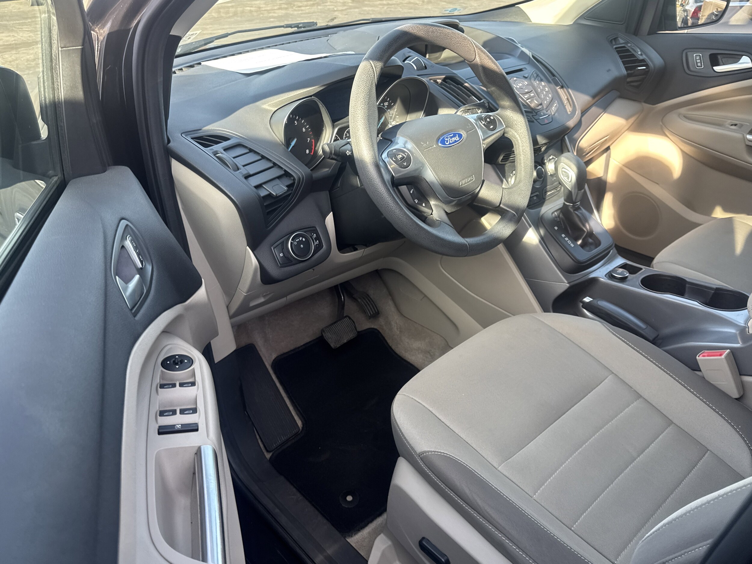 2015 Ford Escape SE photo 2