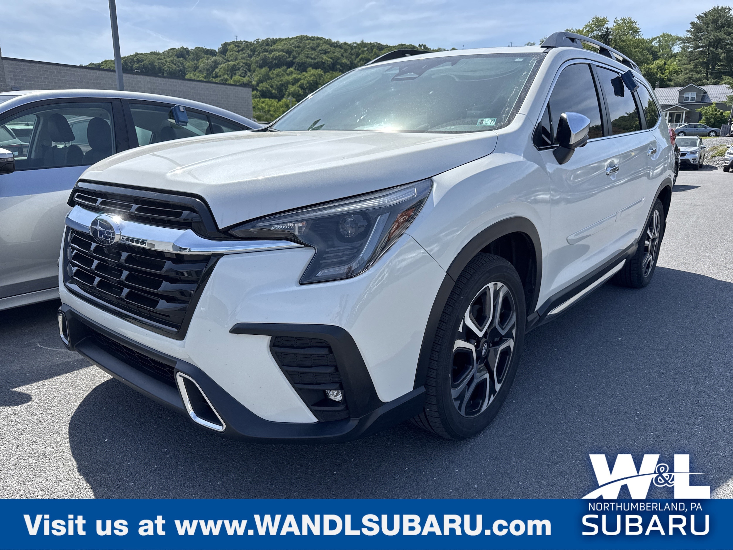 2023 Subaru Ascent Touring's photo