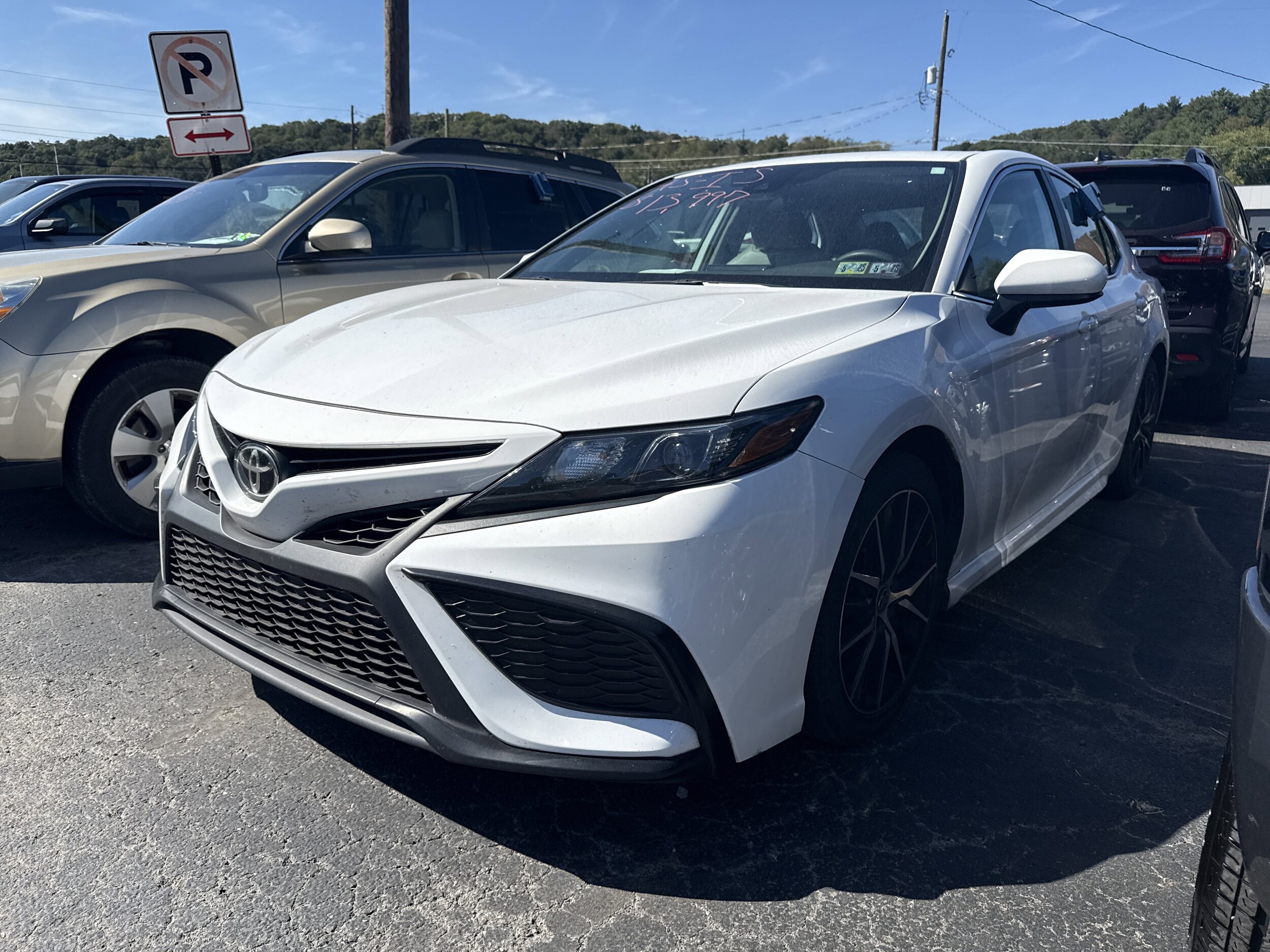 2021 Toyota Camry SE photo 3
