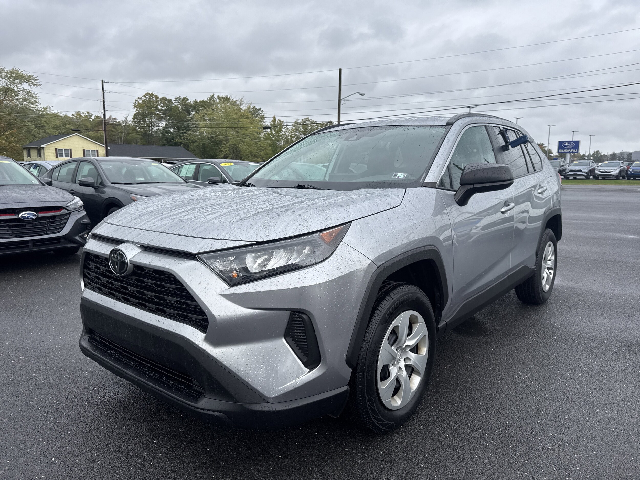 2020 Toyota RAV4 LE photo 2
