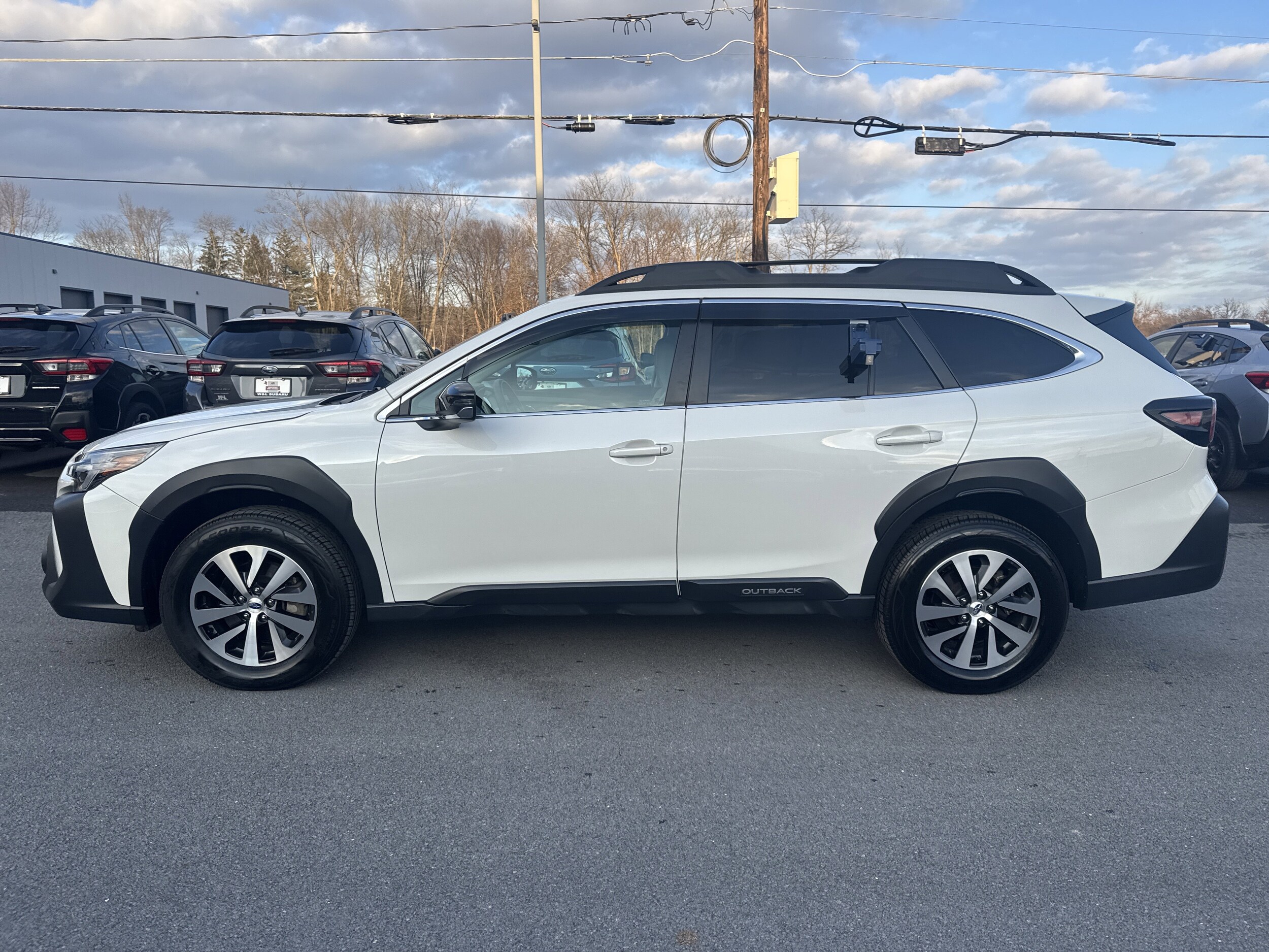 2025 Subaru Outback Premium photo 4