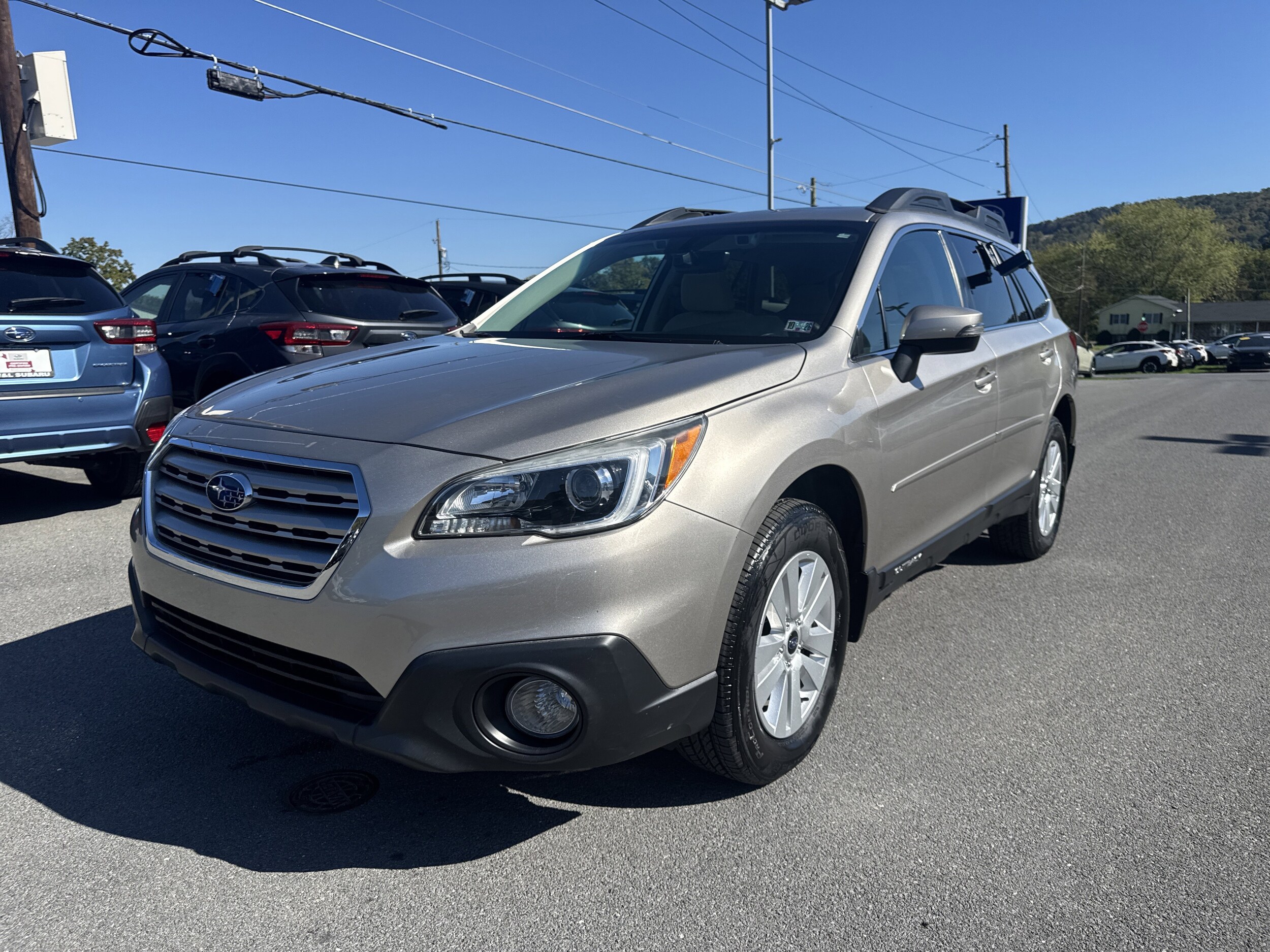 2017 Subaru Outback Premium photo 3