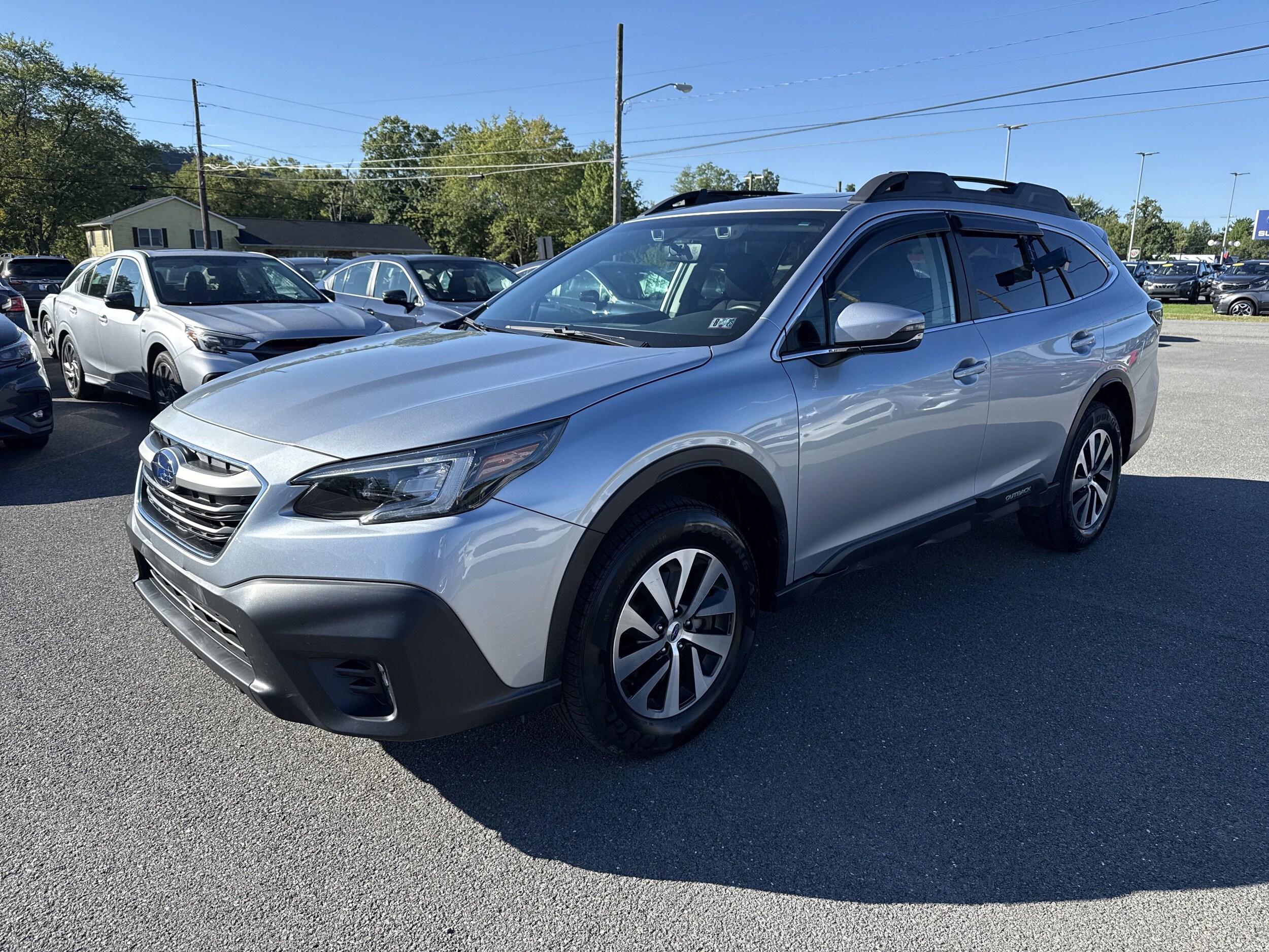 2020 Subaru Outback Premium photo 3