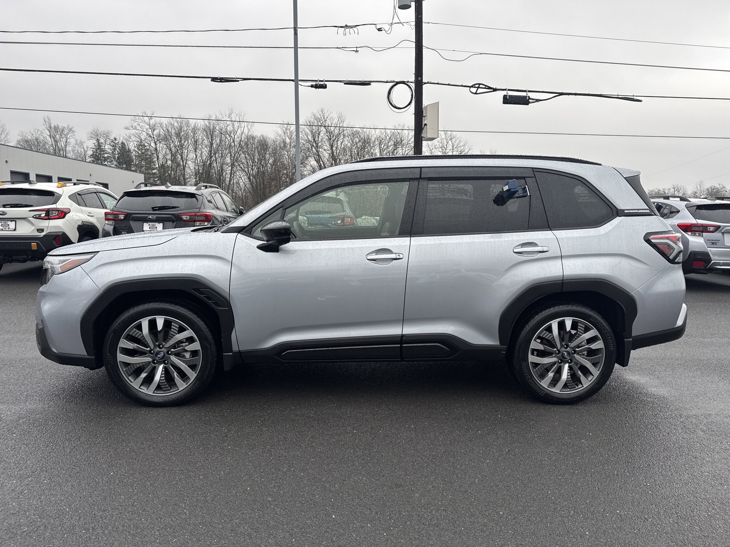 2025 Subaru Forester Touring photo 4