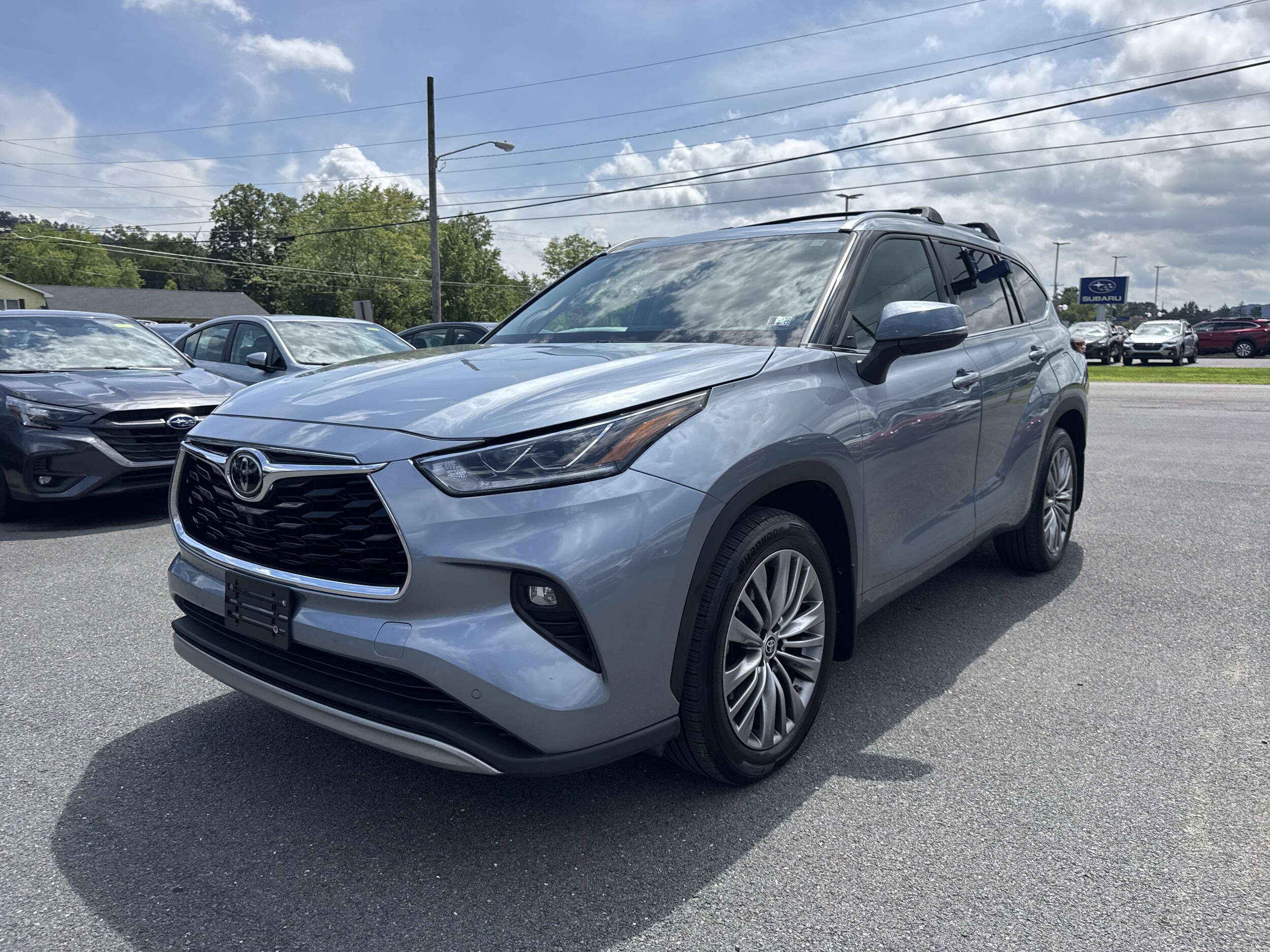 2021 Toyota Highlander Platinum photo 3