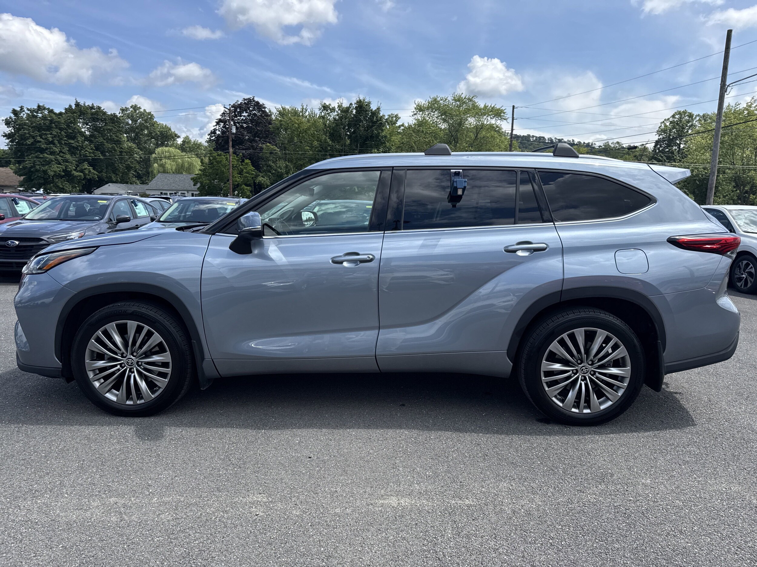 2021 Toyota Highlander Platinum photo 4