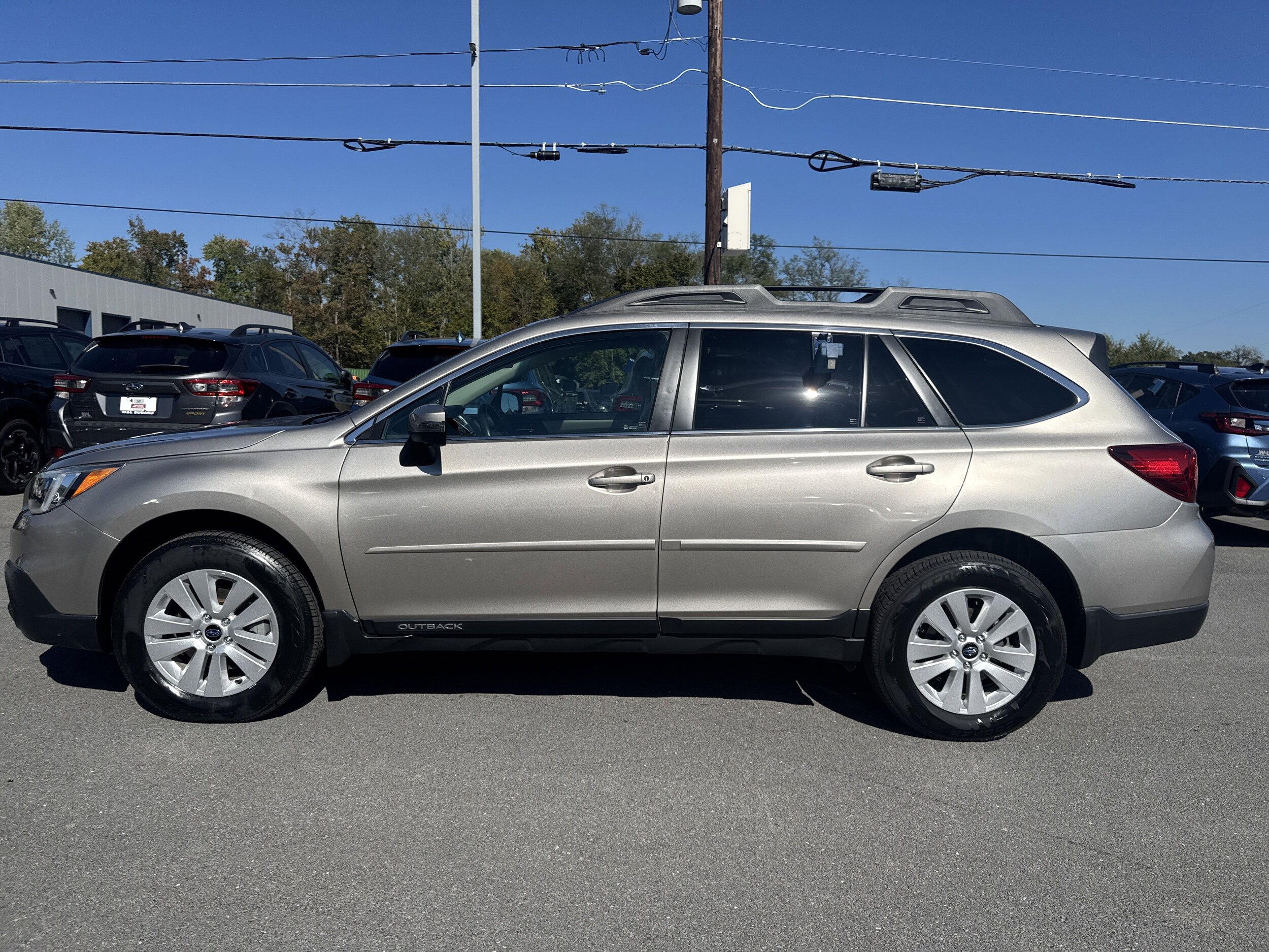 2017 Subaru Outback Premium photo 4