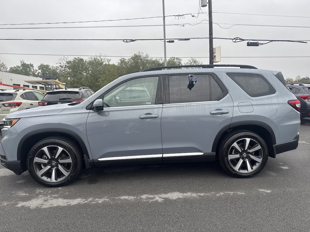 Used 2025 Honda Pilot Touring SUV