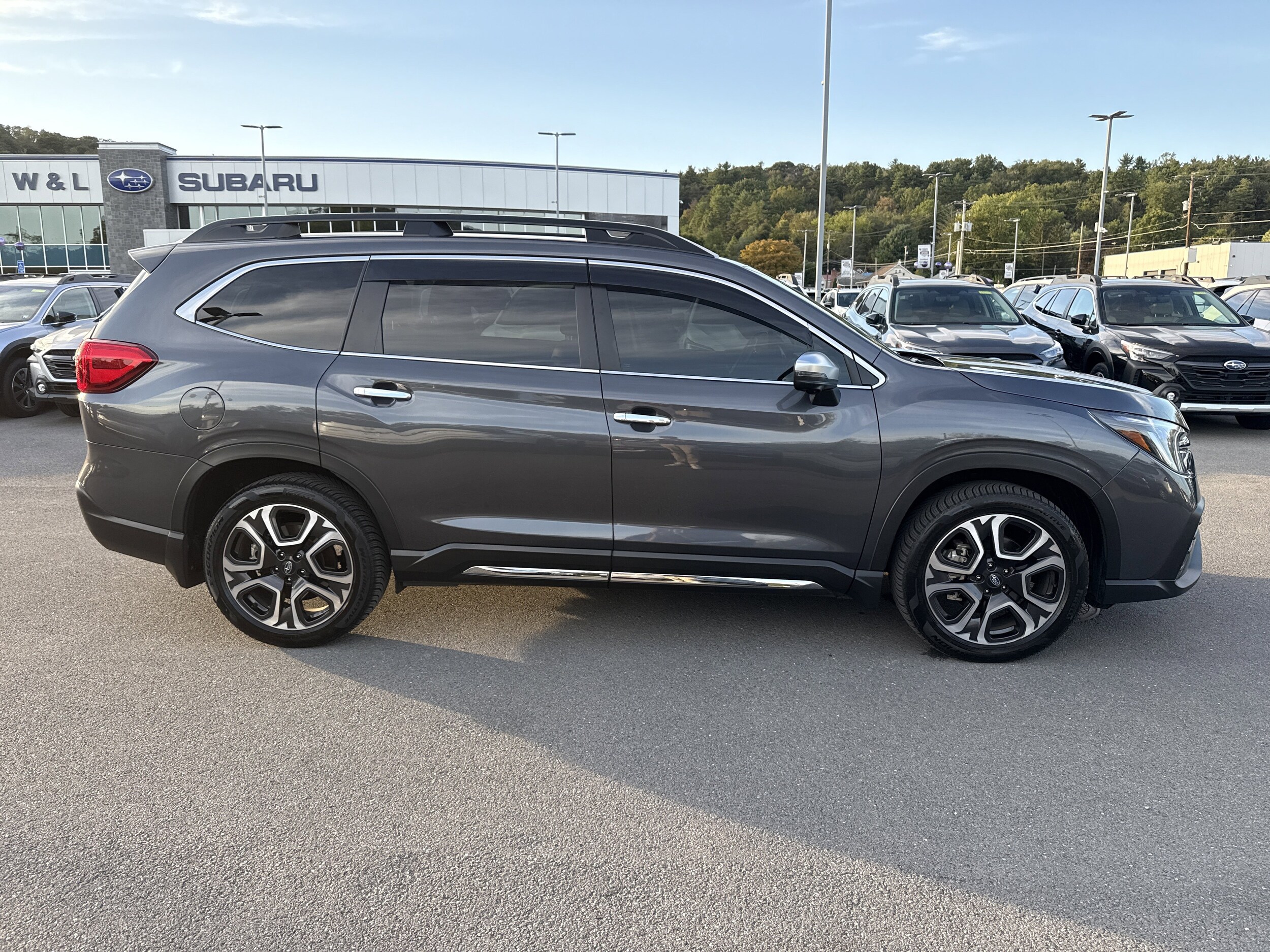 2023 Subaru Ascent Touring photo 3